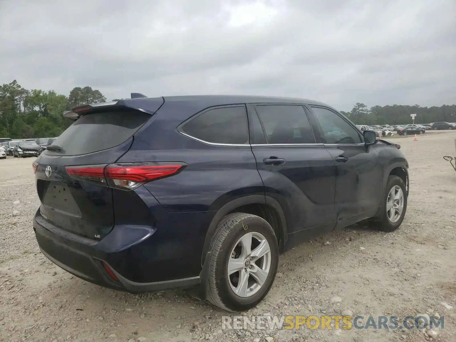 4 Photograph of a damaged car 5TDZZRAH0LS006453 TOYOTA HIGHLANDER 2020