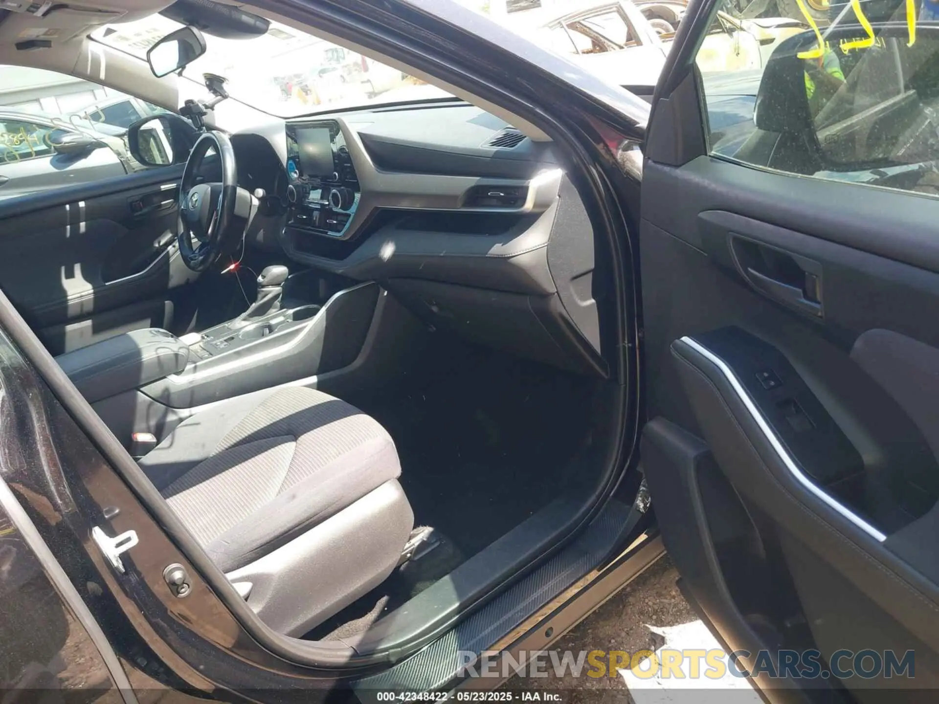 5 Photograph of a damaged car 5TDZZRAH1LS006865 TOYOTA HIGHLANDER 2020