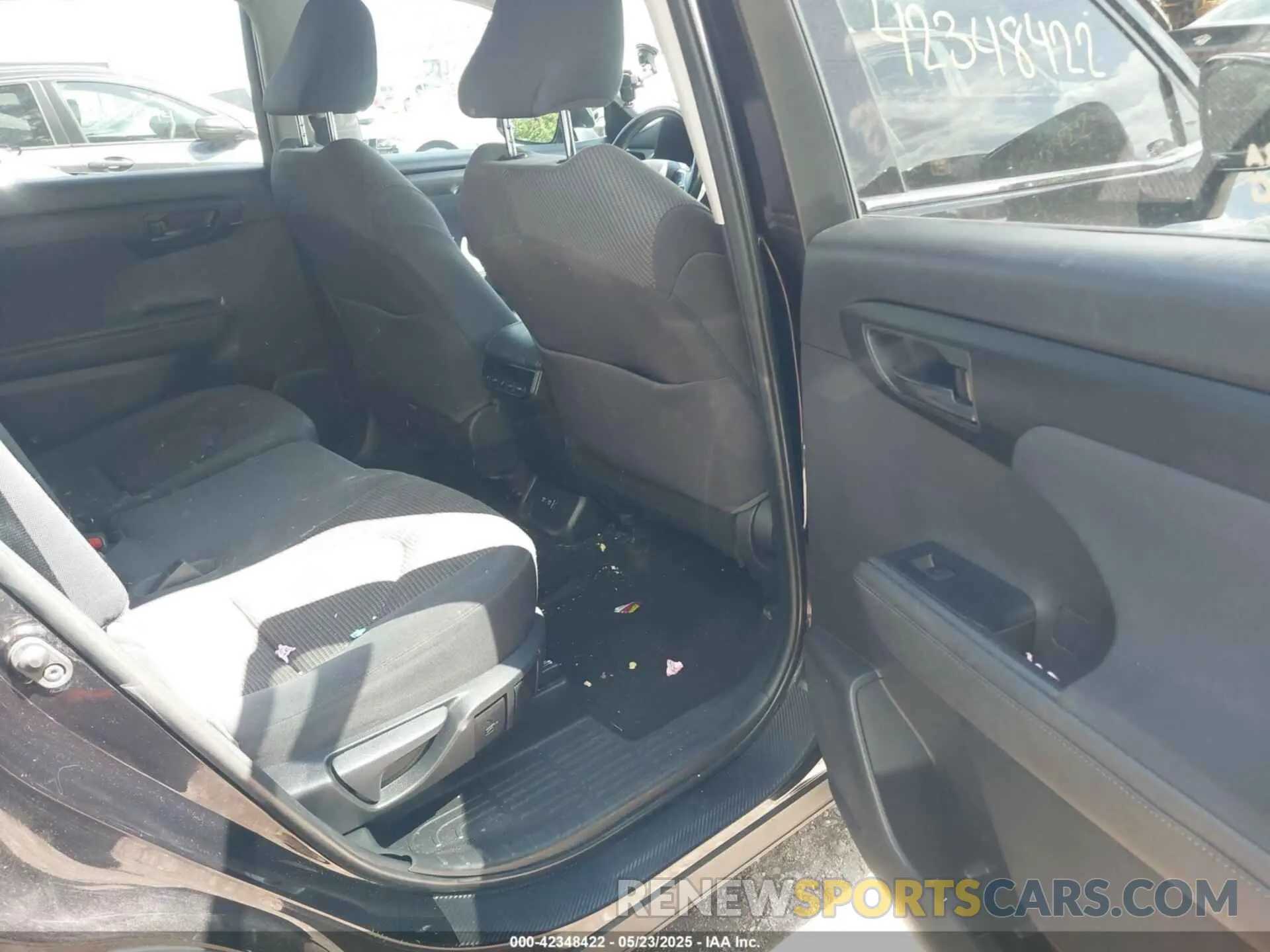 8 Photograph of a damaged car 5TDZZRAH1LS006865 TOYOTA HIGHLANDER 2020