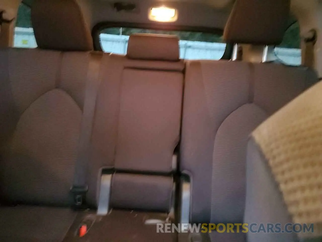 10 Photograph of a damaged car 5TDZZRAH3LS009797 TOYOTA HIGHLANDER 2020