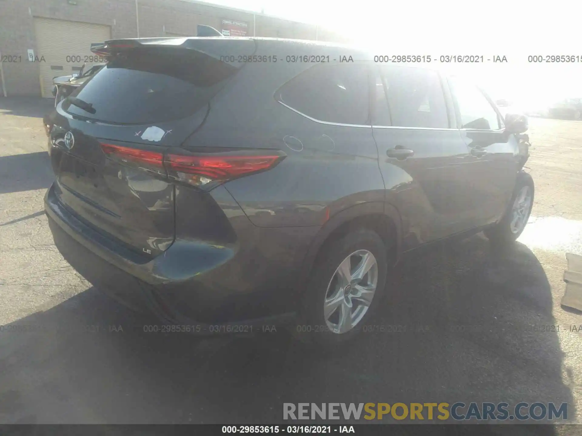 4 Photograph of a damaged car 5TDZZRAH3LS011016 TOYOTA HIGHLANDER 2020