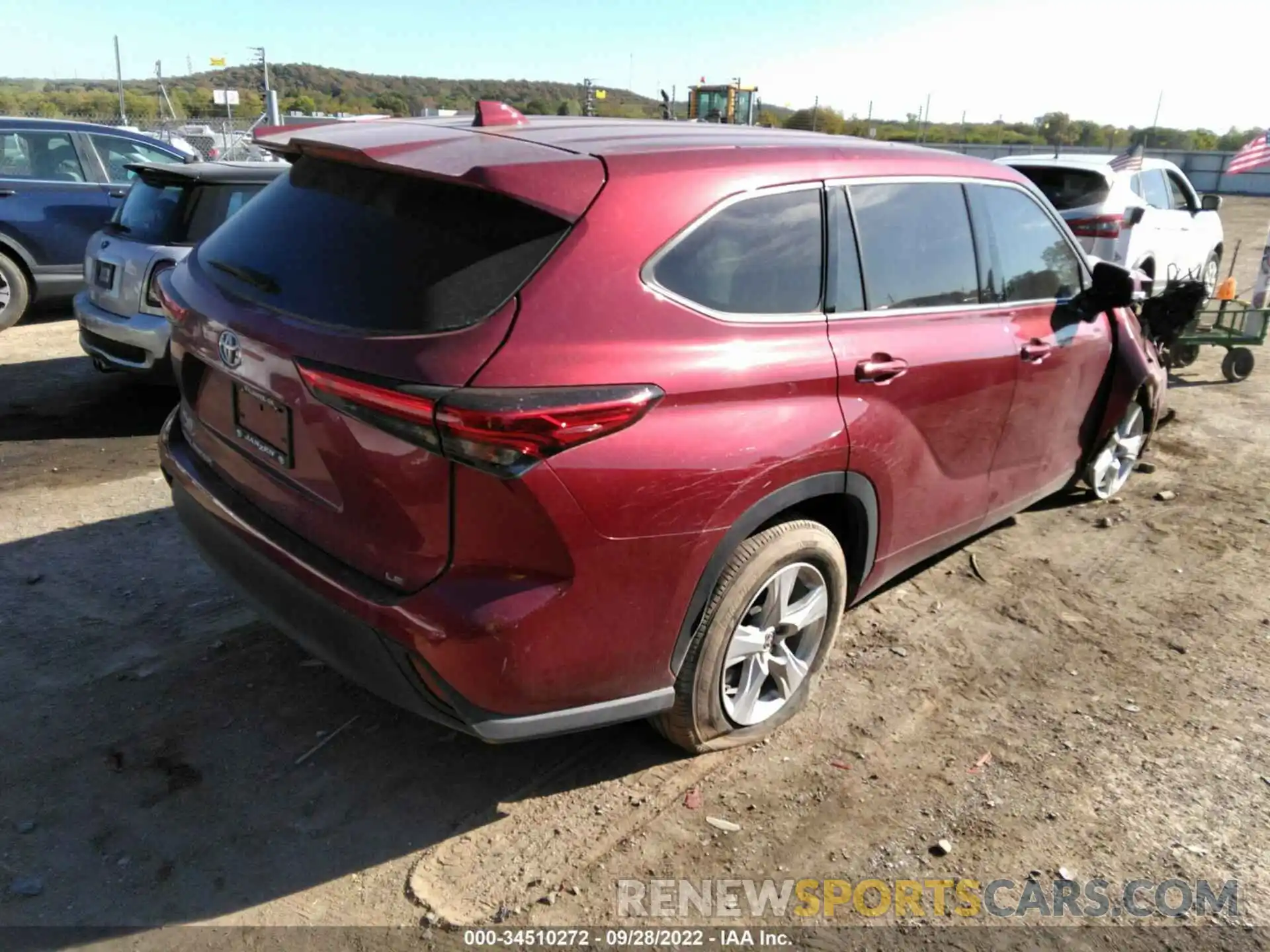 4 Photograph of a damaged car 5TDZZRAH3LS012179 TOYOTA HIGHLANDER 2020