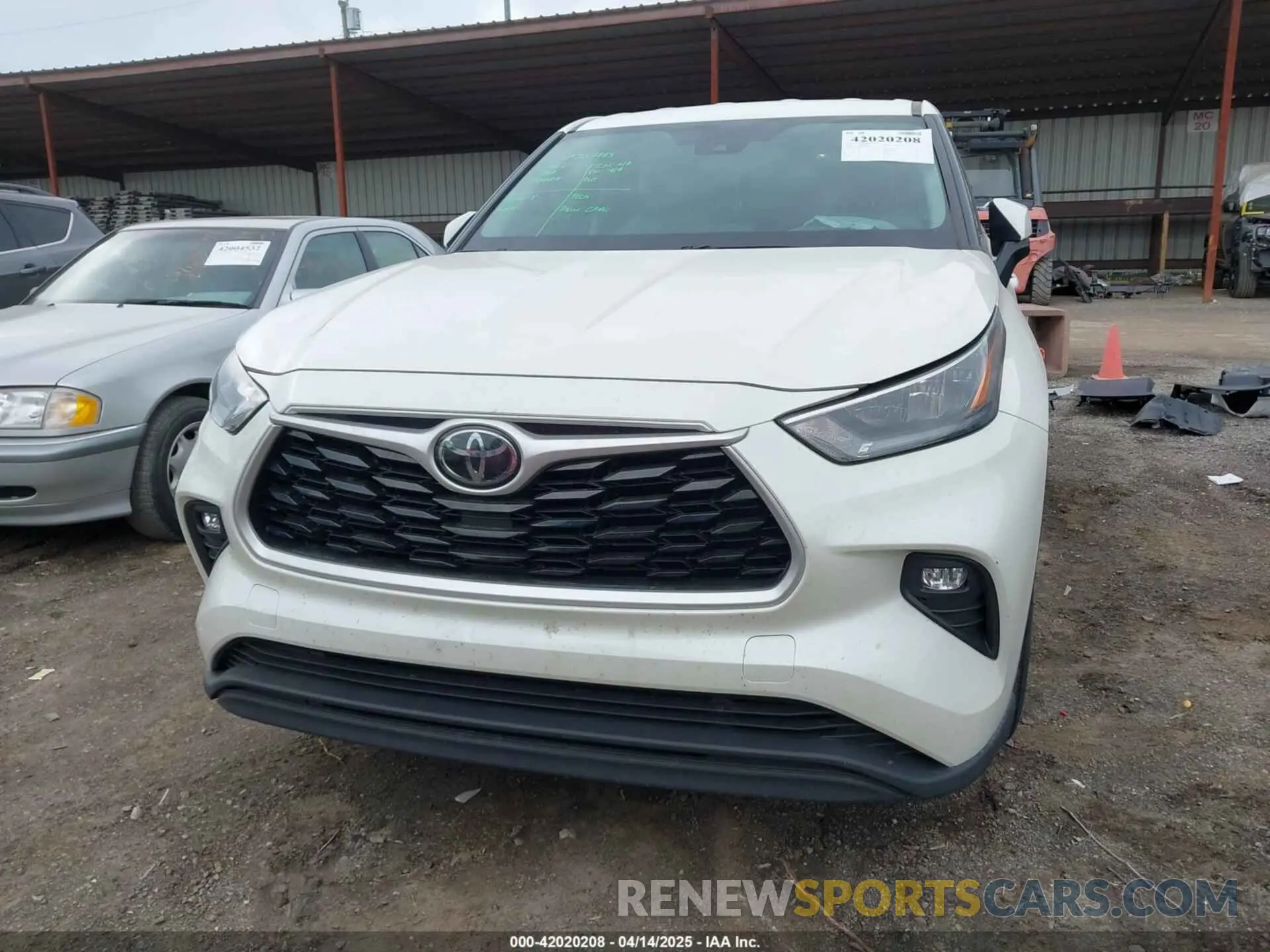 13 Photograph of a damaged car 5TDZZRAH3LS020153 TOYOTA HIGHLANDER 2020