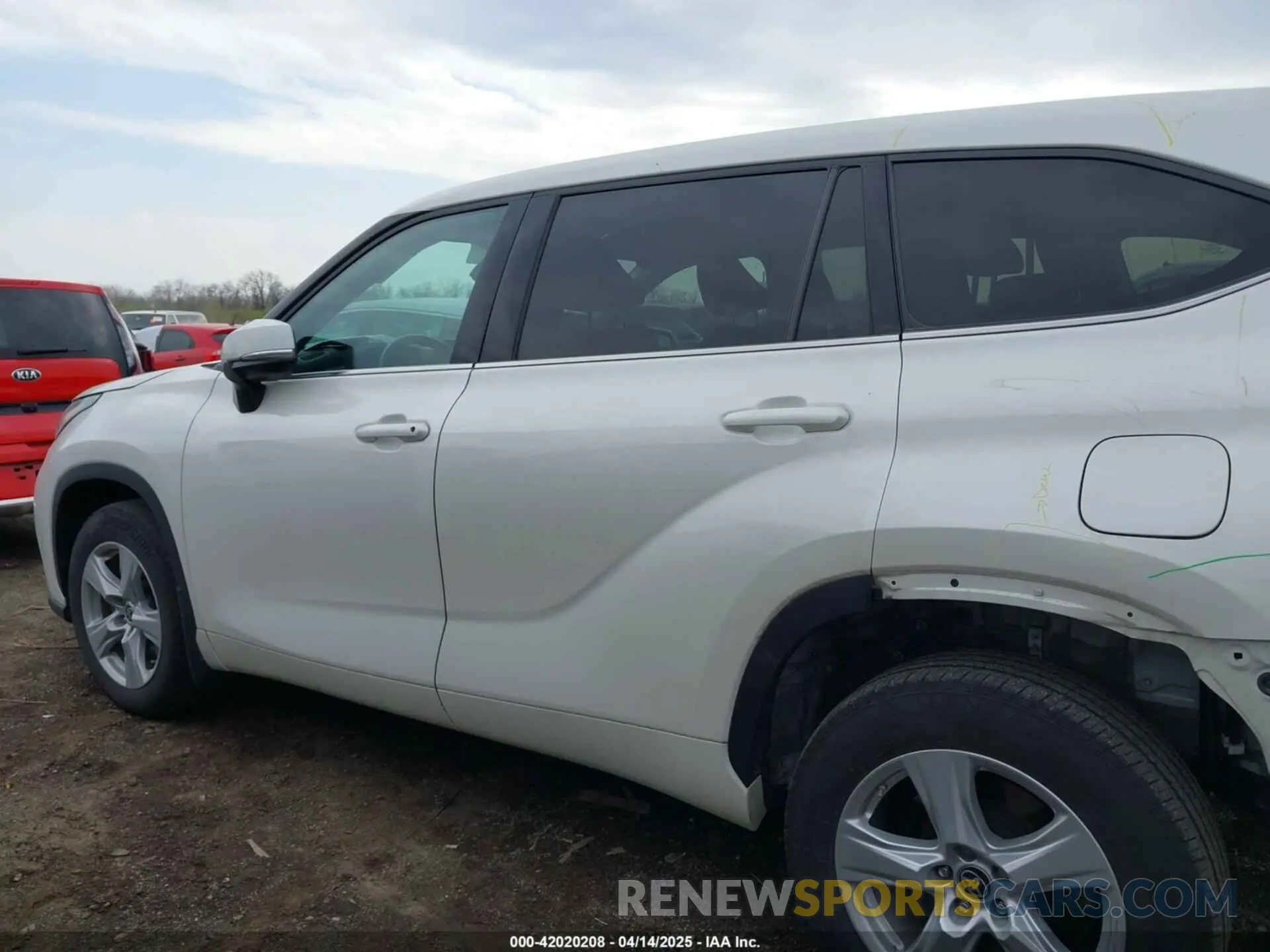 15 Photograph of a damaged car 5TDZZRAH3LS020153 TOYOTA HIGHLANDER 2020