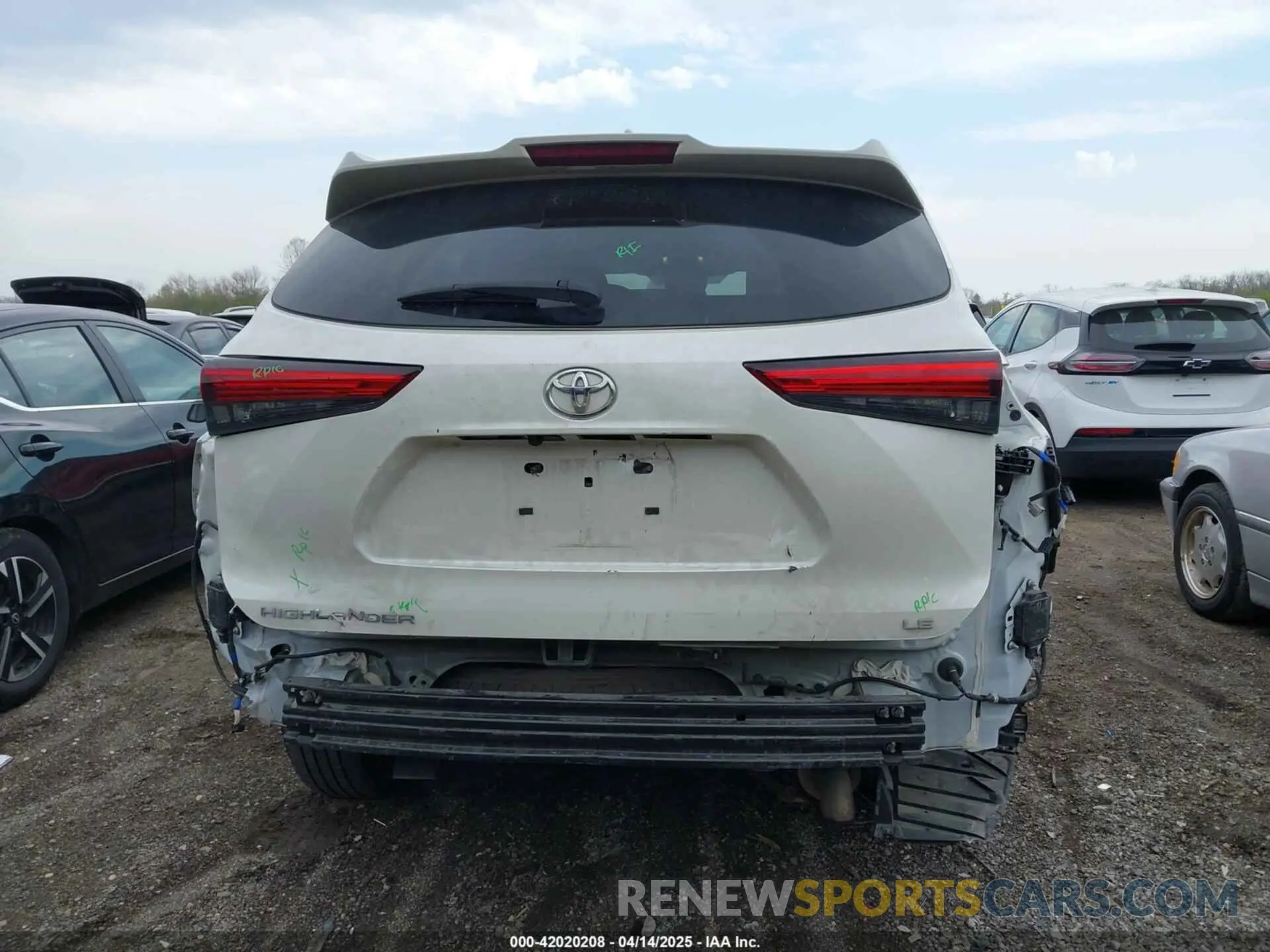 17 Photograph of a damaged car 5TDZZRAH3LS020153 TOYOTA HIGHLANDER 2020