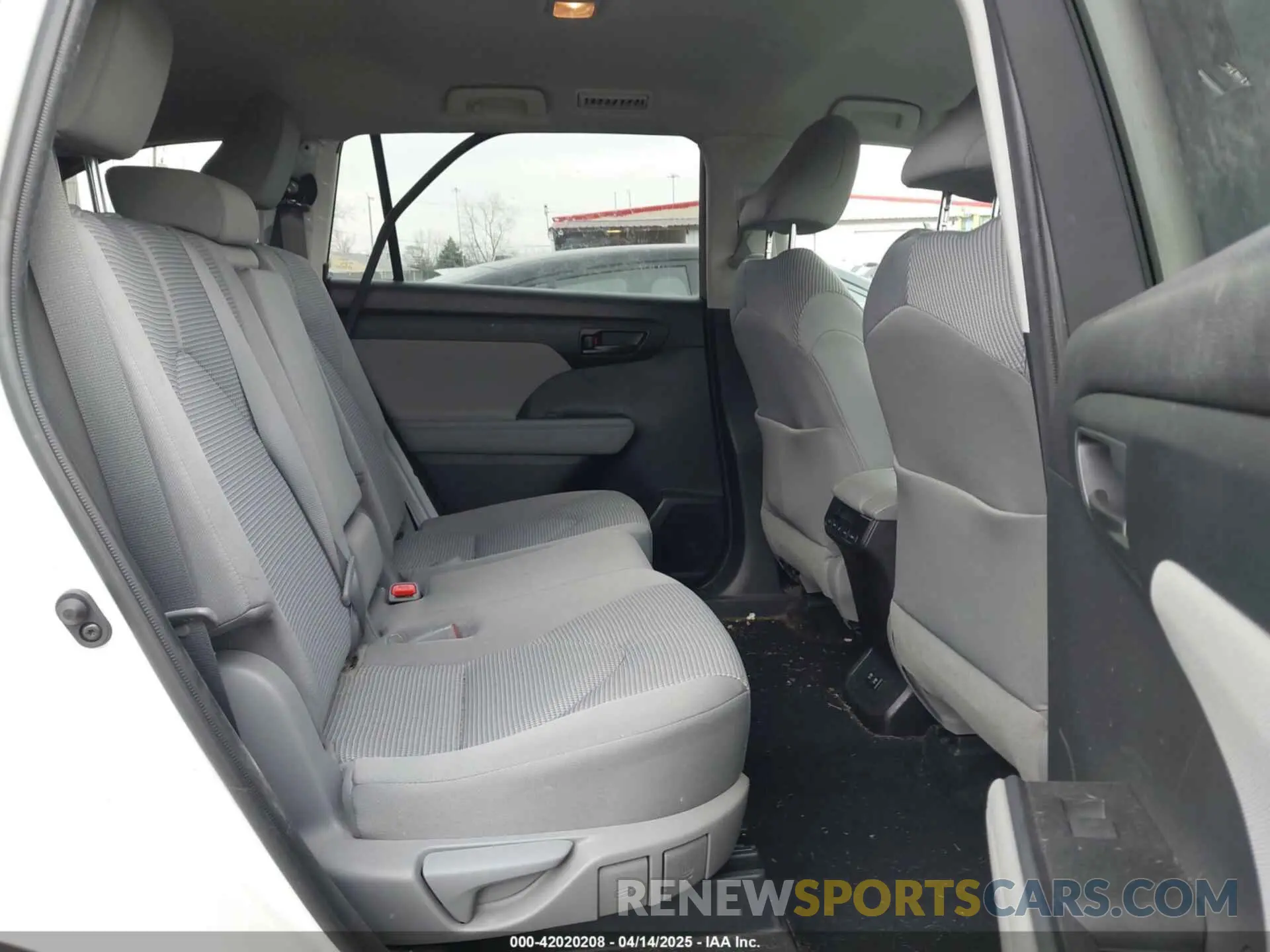 8 Photograph of a damaged car 5TDZZRAH3LS020153 TOYOTA HIGHLANDER 2020