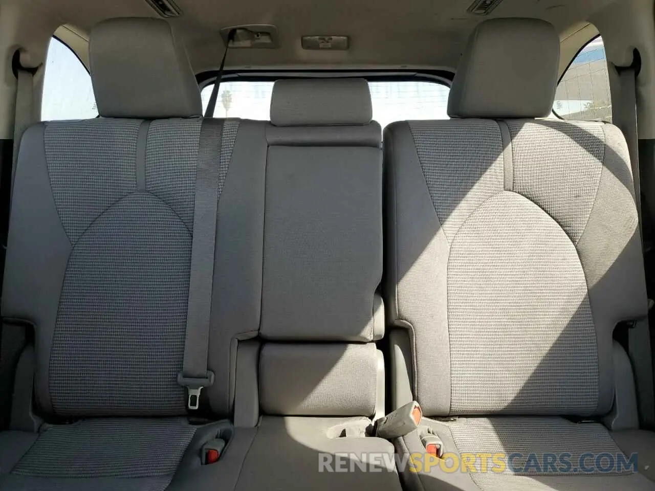 10 Photograph of a damaged car 5TDZZRAH4LS023899 TOYOTA HIGHLANDER 2020