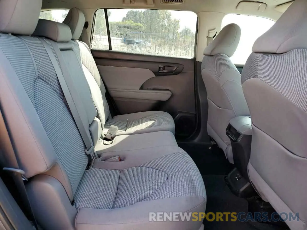 11 Photograph of a damaged car 5TDZZRAH4LS023899 TOYOTA HIGHLANDER 2020