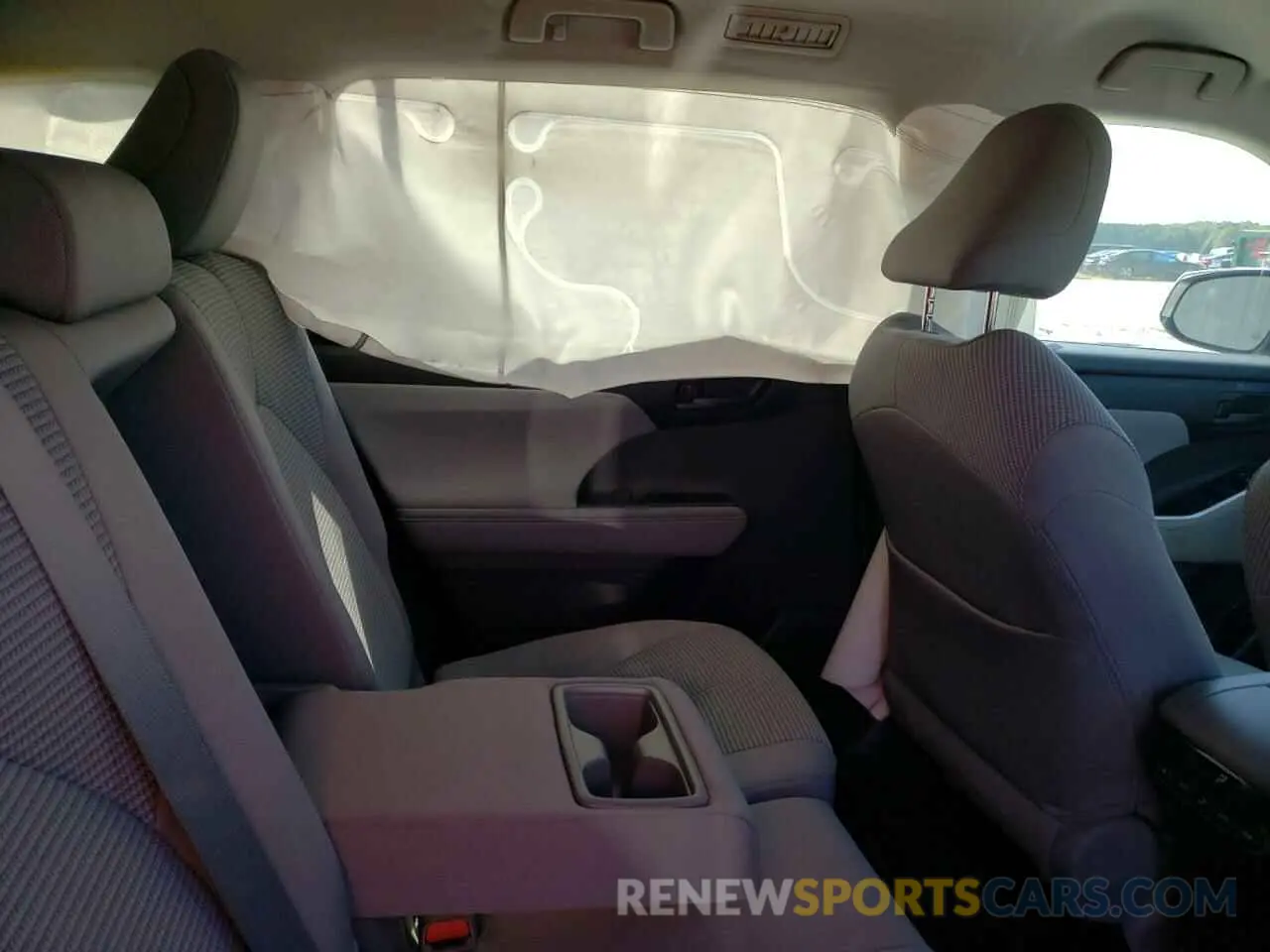 10 Photograph of a damaged car 5TDZZRAH4LS501349 TOYOTA HIGHLANDER 2020
