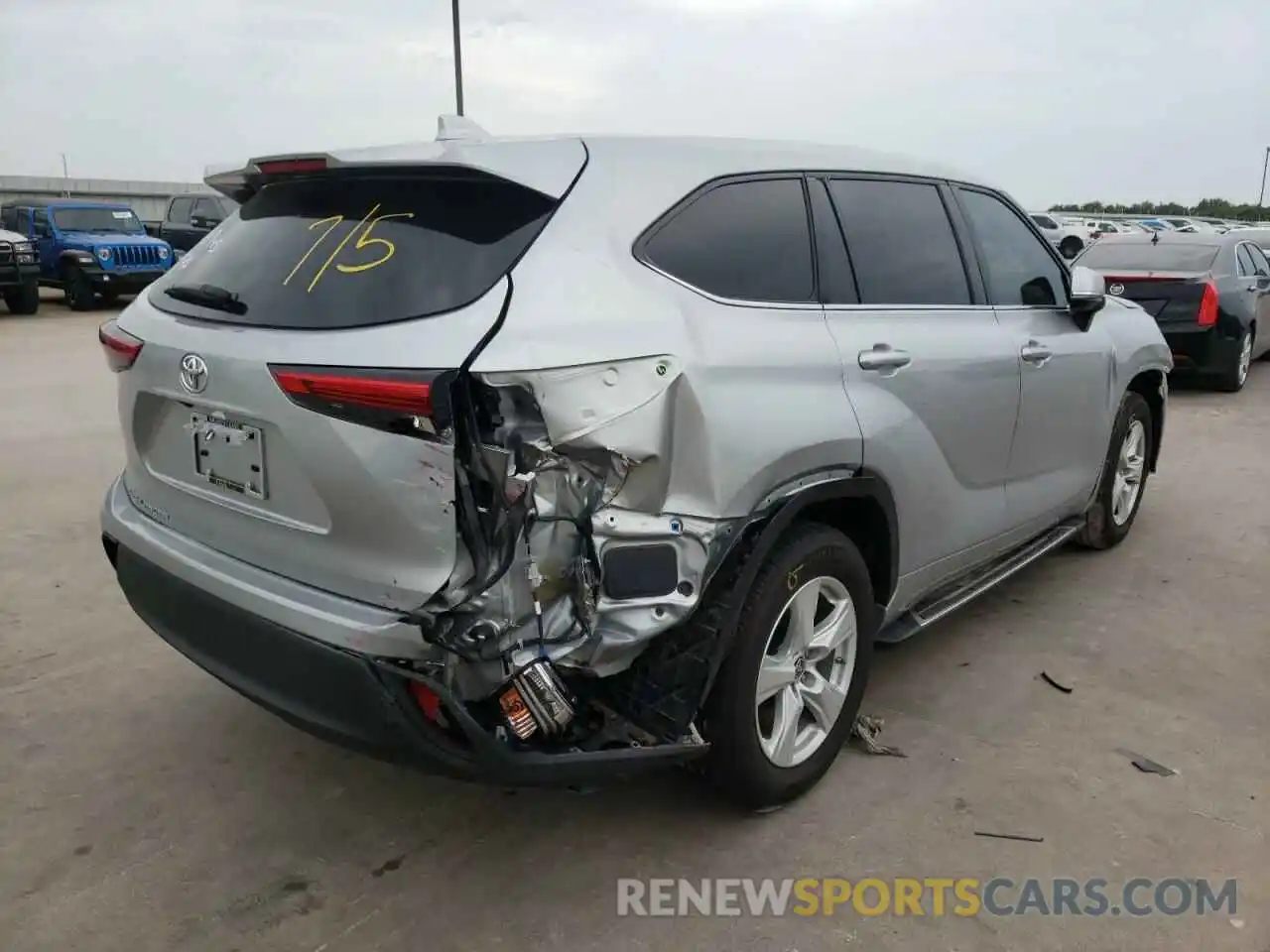 4 Photograph of a damaged car 5TDZZRAH4LS512013 TOYOTA HIGHLANDER 2020