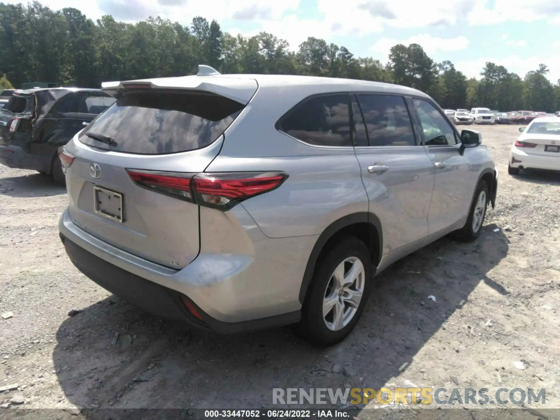 4 Photograph of a damaged car 5TDZZRAH5LS510013 TOYOTA HIGHLANDER 2020