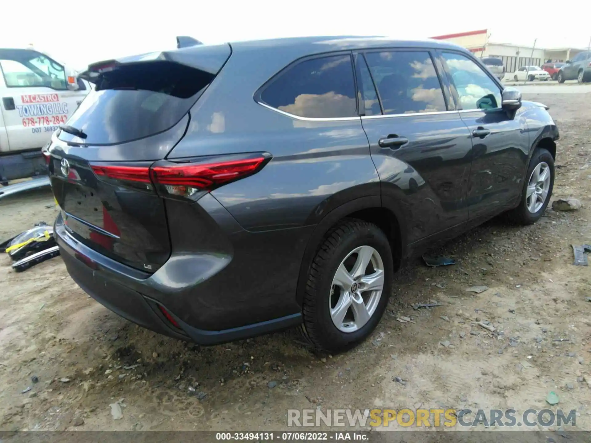 4 Photograph of a damaged car 5TDZZRAH6LS025525 TOYOTA HIGHLANDER 2020