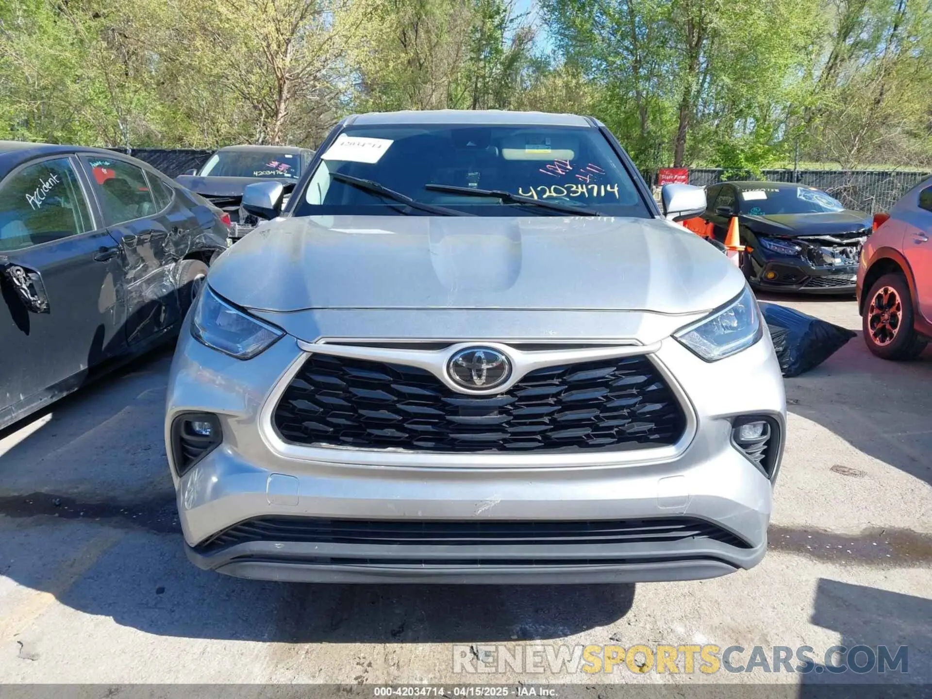 12 Photograph of a damaged car 5TDZZRAH6LS027761 TOYOTA HIGHLANDER 2020