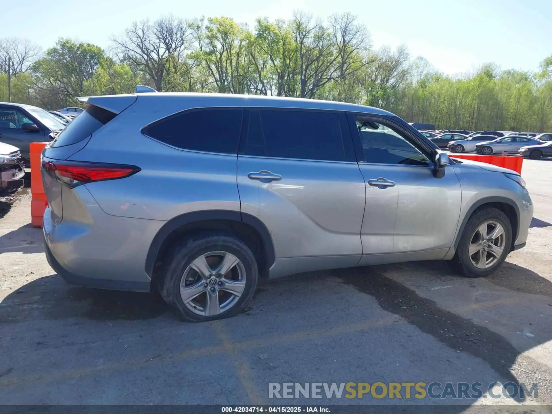 13 Photograph of a damaged car 5TDZZRAH6LS027761 TOYOTA HIGHLANDER 2020