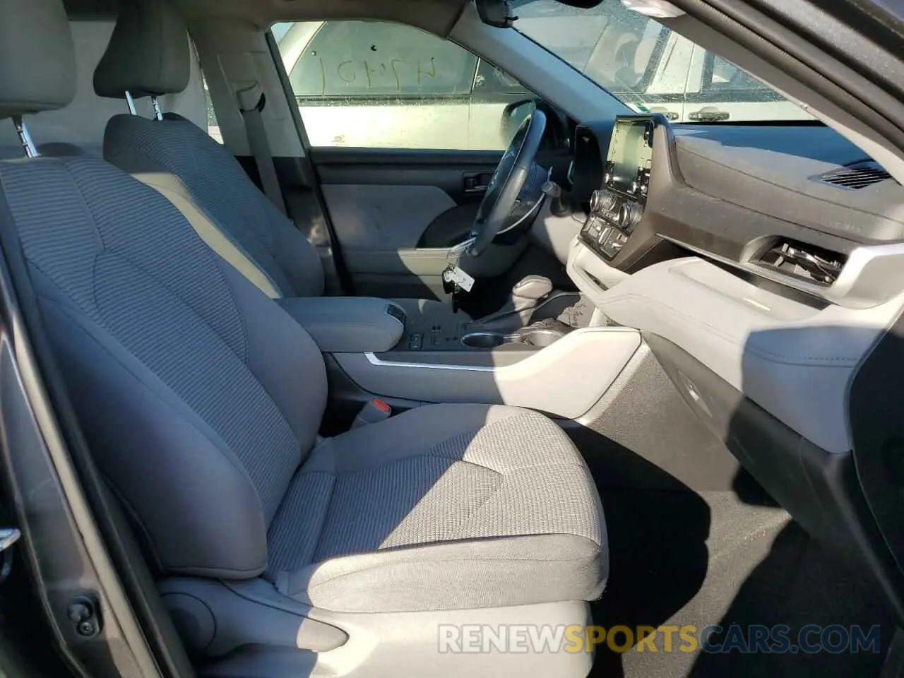 5 Photograph of a damaged car 5TDZZRAH6LS030501 TOYOTA HIGHLANDER 2020