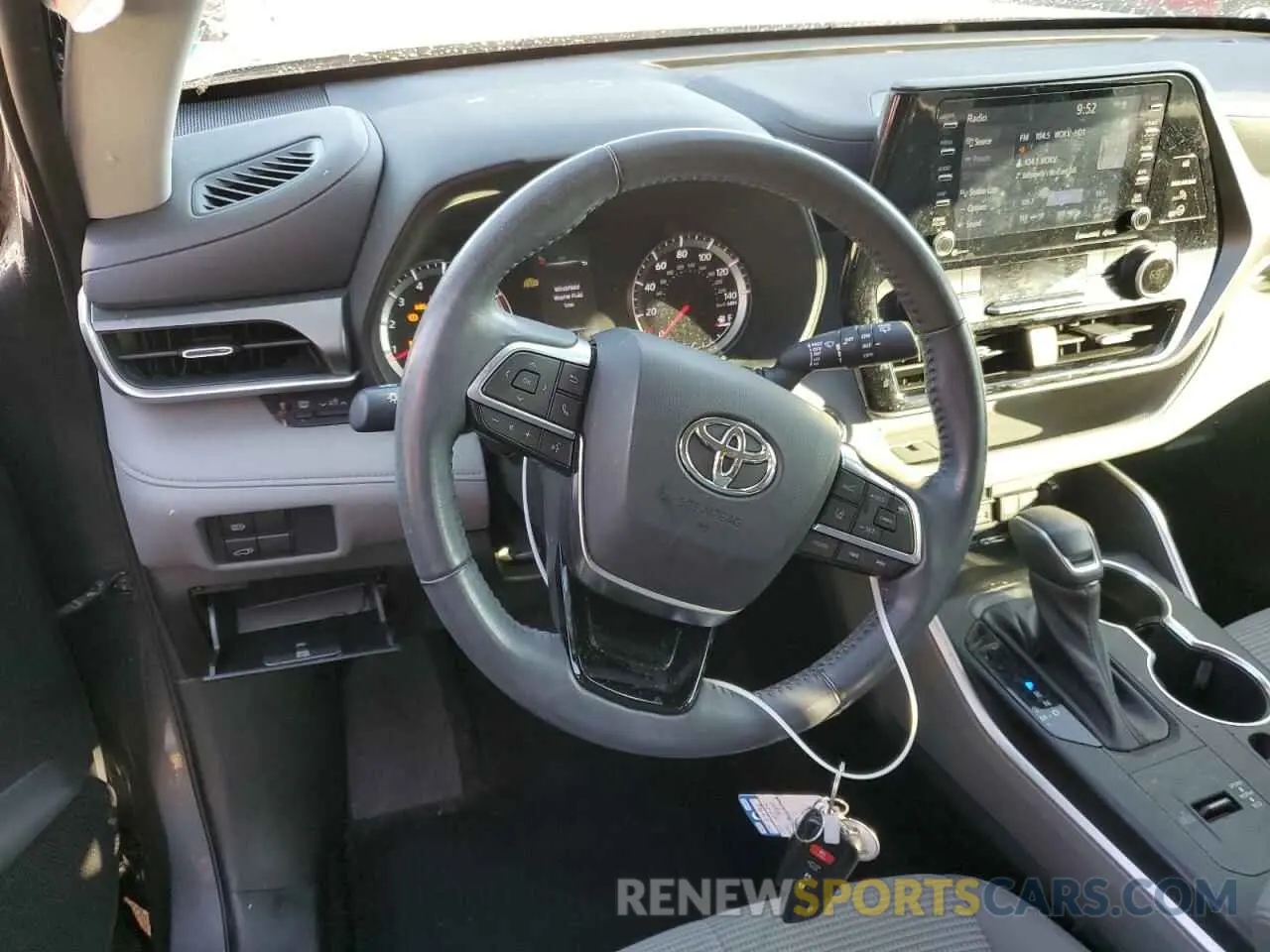9 Photograph of a damaged car 5TDZZRAH6LS030501 TOYOTA HIGHLANDER 2020