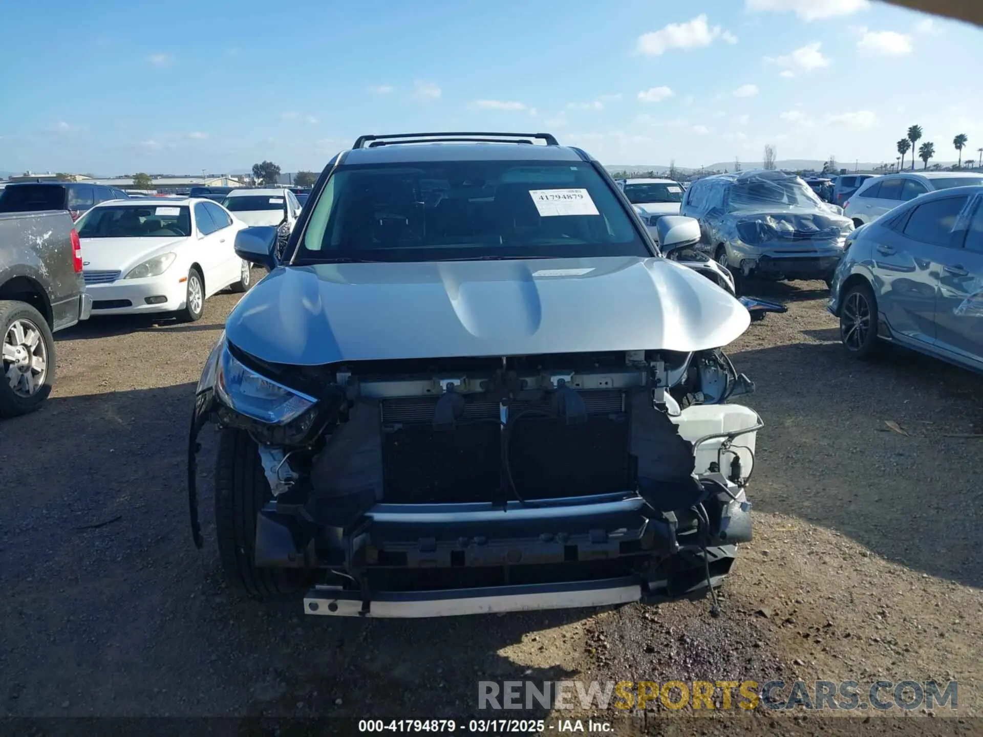 13 Photograph of a damaged car 5TDZZRAH6LS500736 TOYOTA HIGHLANDER 2020