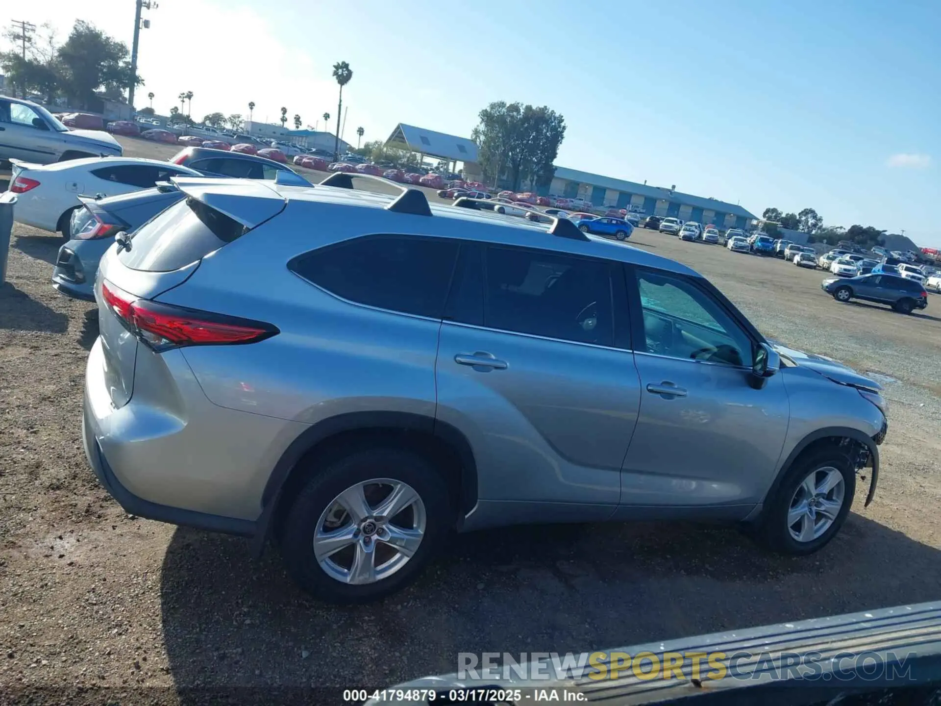 14 Photograph of a damaged car 5TDZZRAH6LS500736 TOYOTA HIGHLANDER 2020