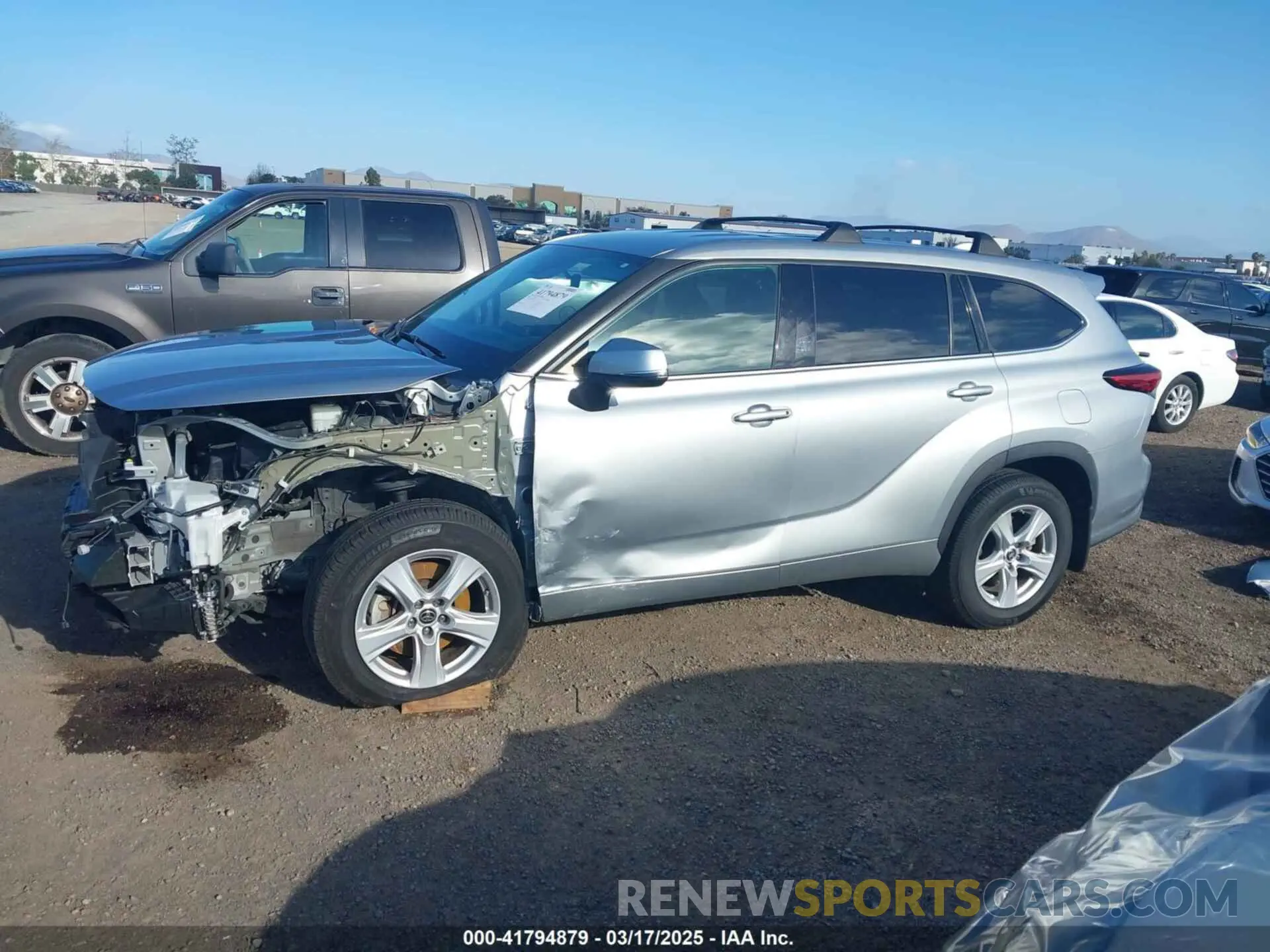 15 Photograph of a damaged car 5TDZZRAH6LS500736 TOYOTA HIGHLANDER 2020