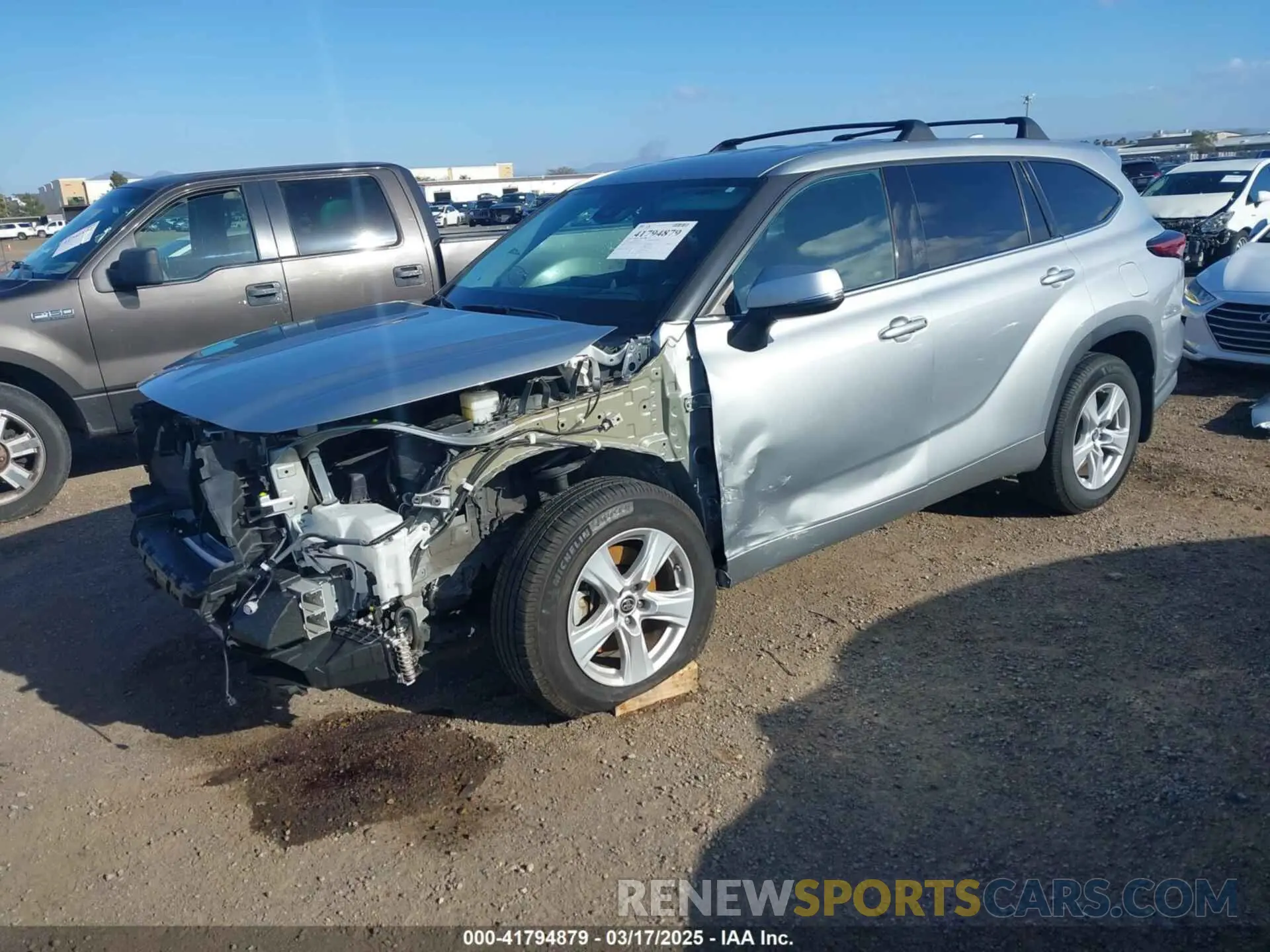 2 Photograph of a damaged car 5TDZZRAH6LS500736 TOYOTA HIGHLANDER 2020