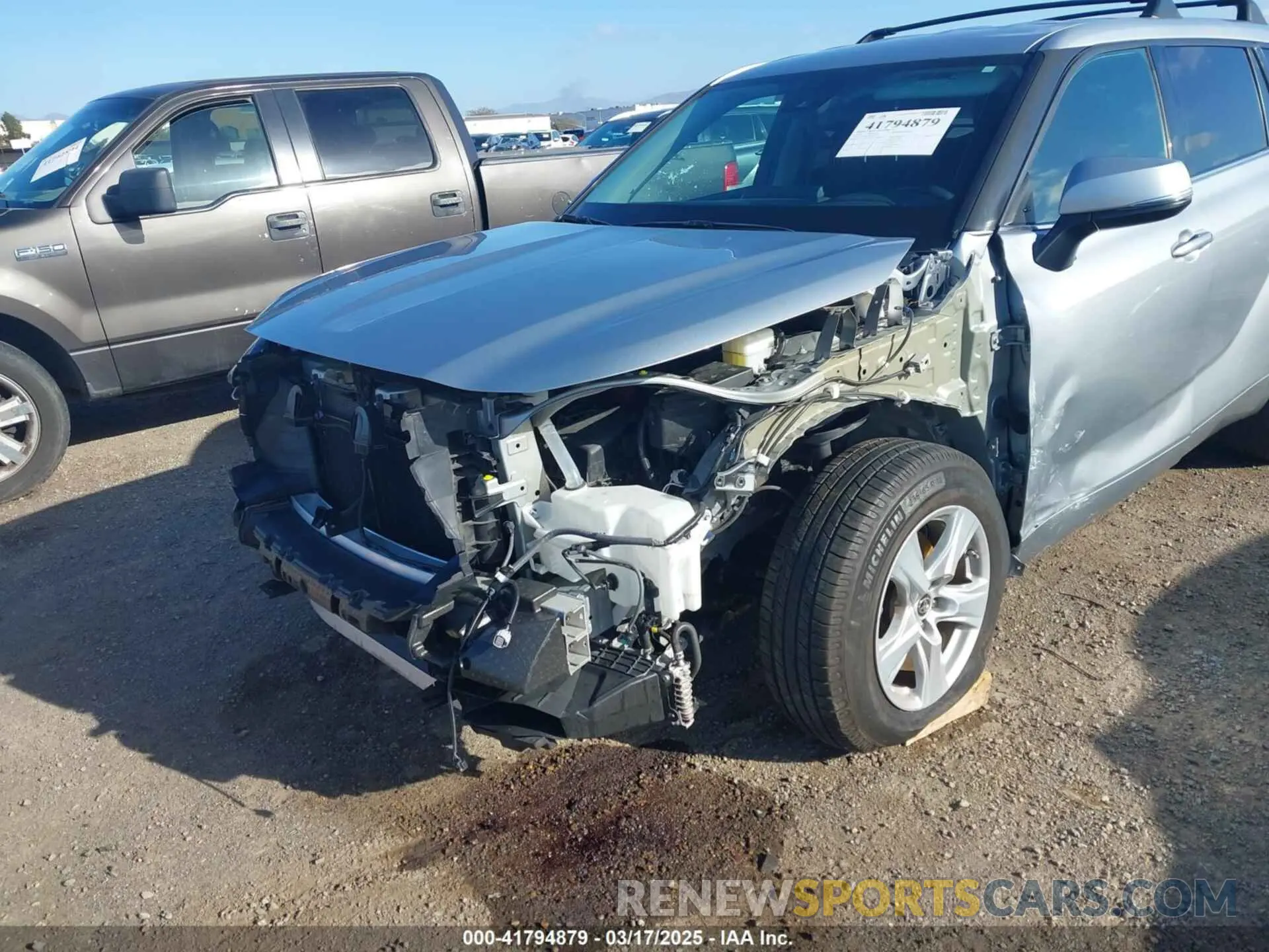 6 Photograph of a damaged car 5TDZZRAH6LS500736 TOYOTA HIGHLANDER 2020