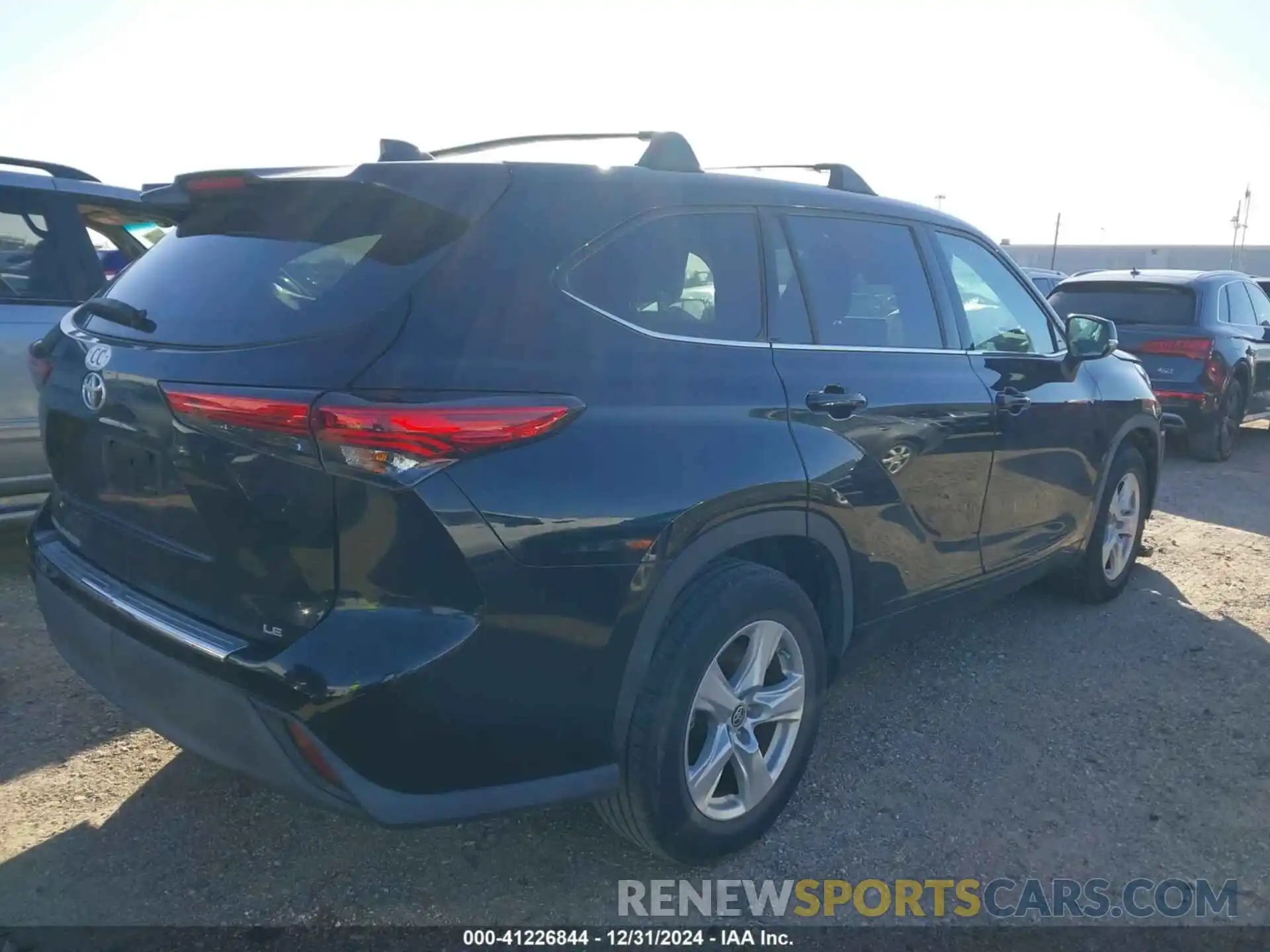 4 Photograph of a damaged car 5TDZZRAH6LS512112 TOYOTA HIGHLANDER 2020