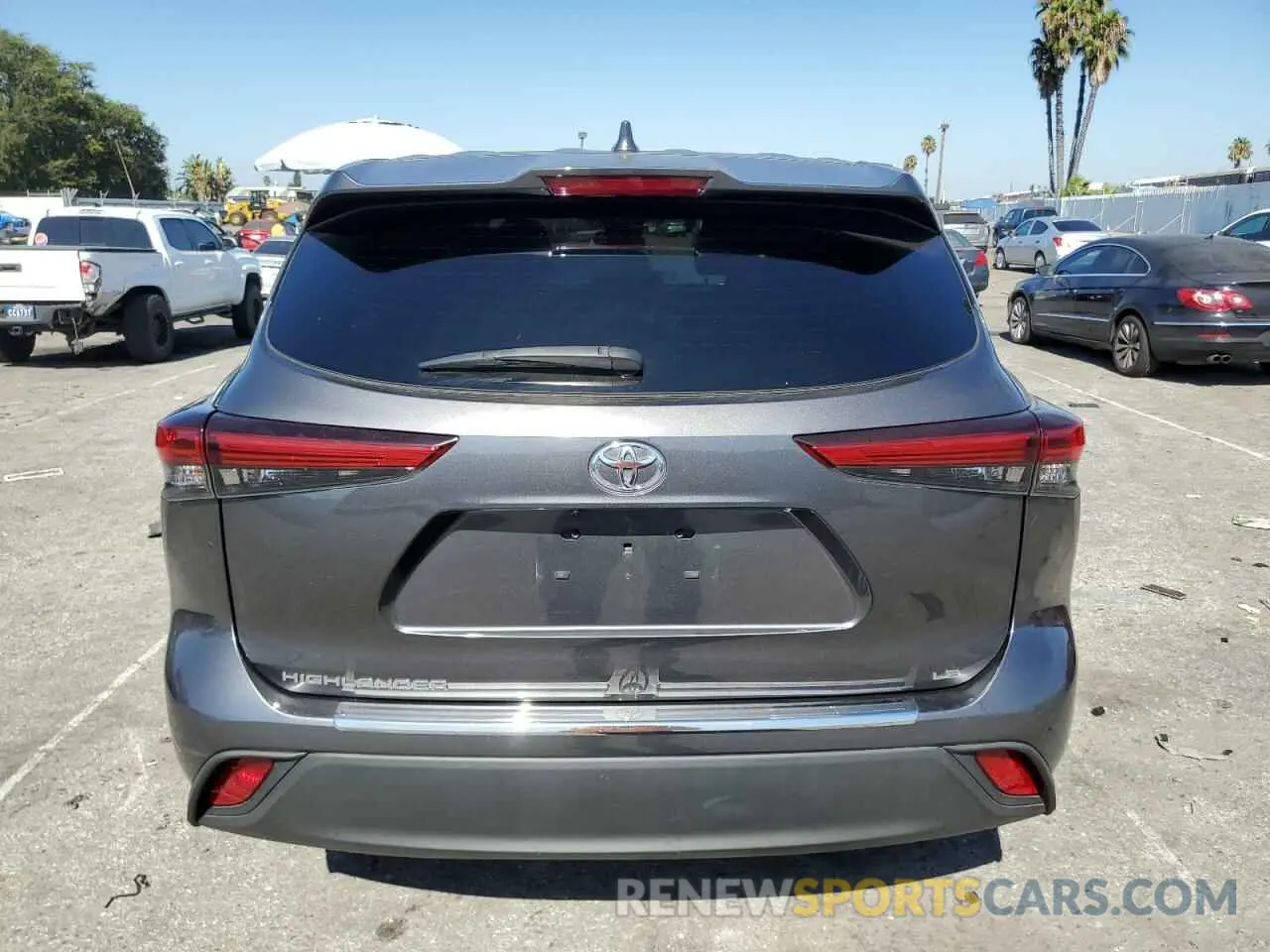 6 Photograph of a damaged car 5TDZZRAH7LS003422 TOYOTA HIGHLANDER 2020