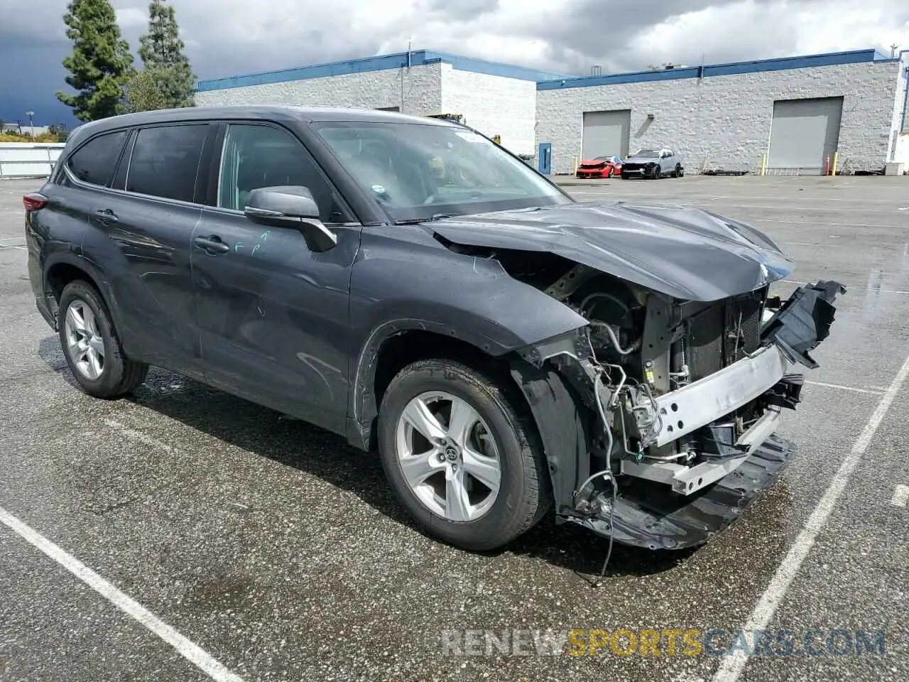 4 Photograph of a damaged car 5TDZZRAH7LS009964 TOYOTA HIGHLANDER 2020