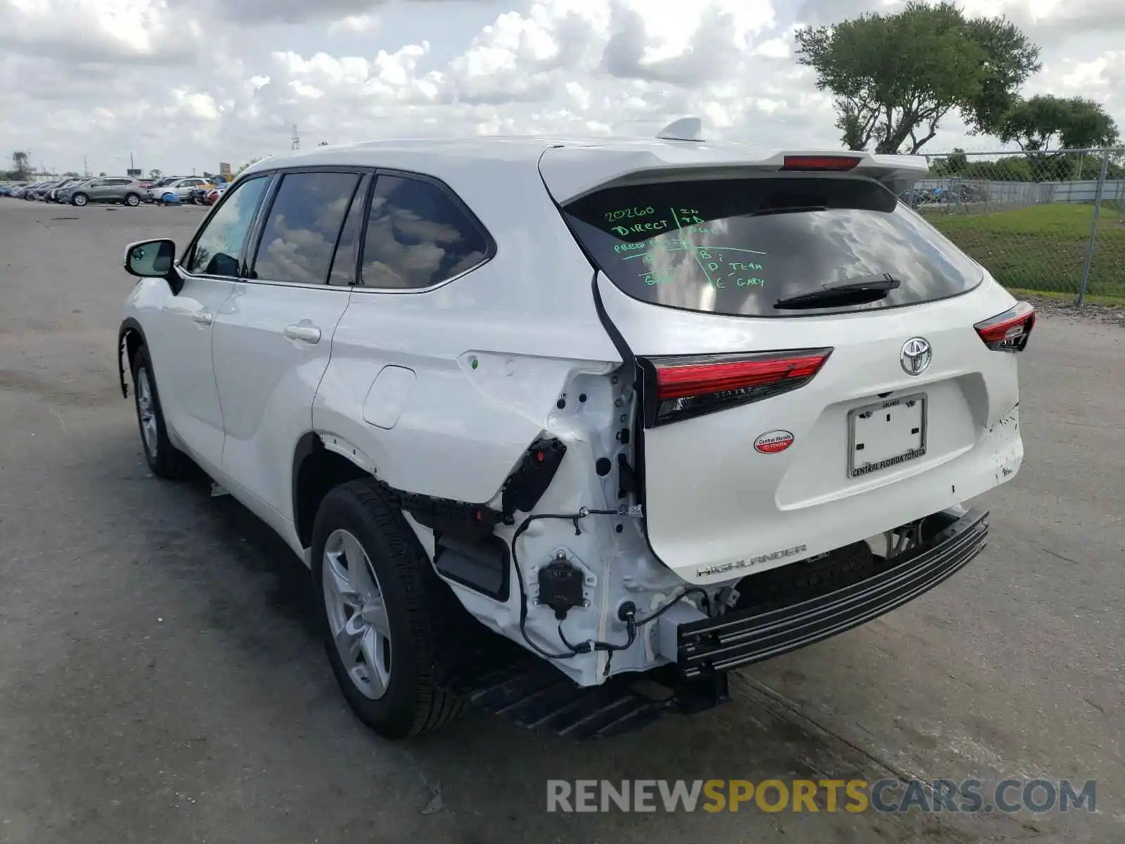 3 Photograph of a damaged car 5TDZZRAH7LS025453 TOYOTA HIGHLANDER 2020