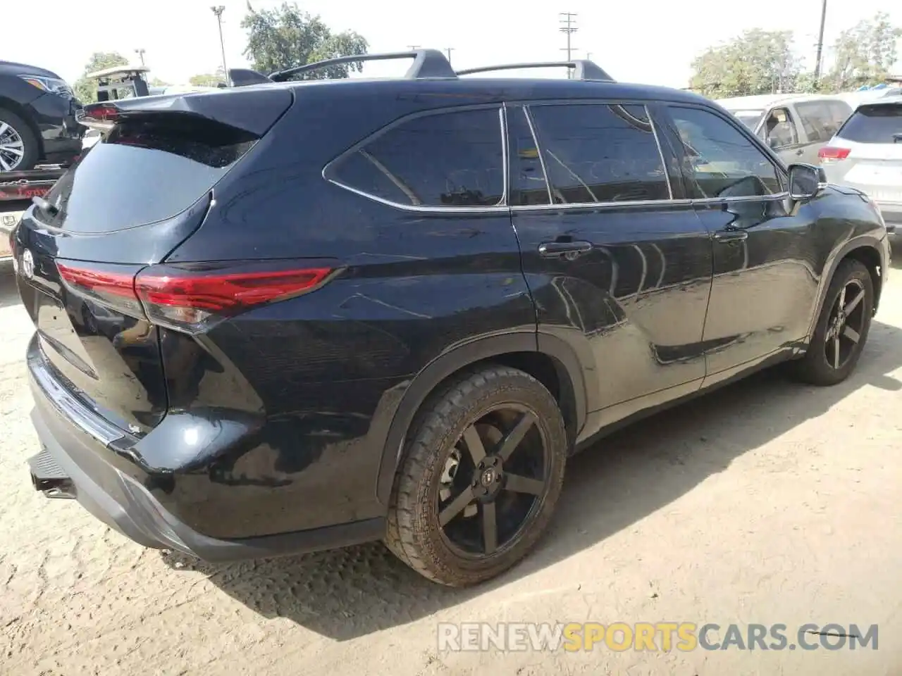 4 Photograph of a damaged car 5TDZZRAH7LS514015 TOYOTA HIGHLANDER 2020