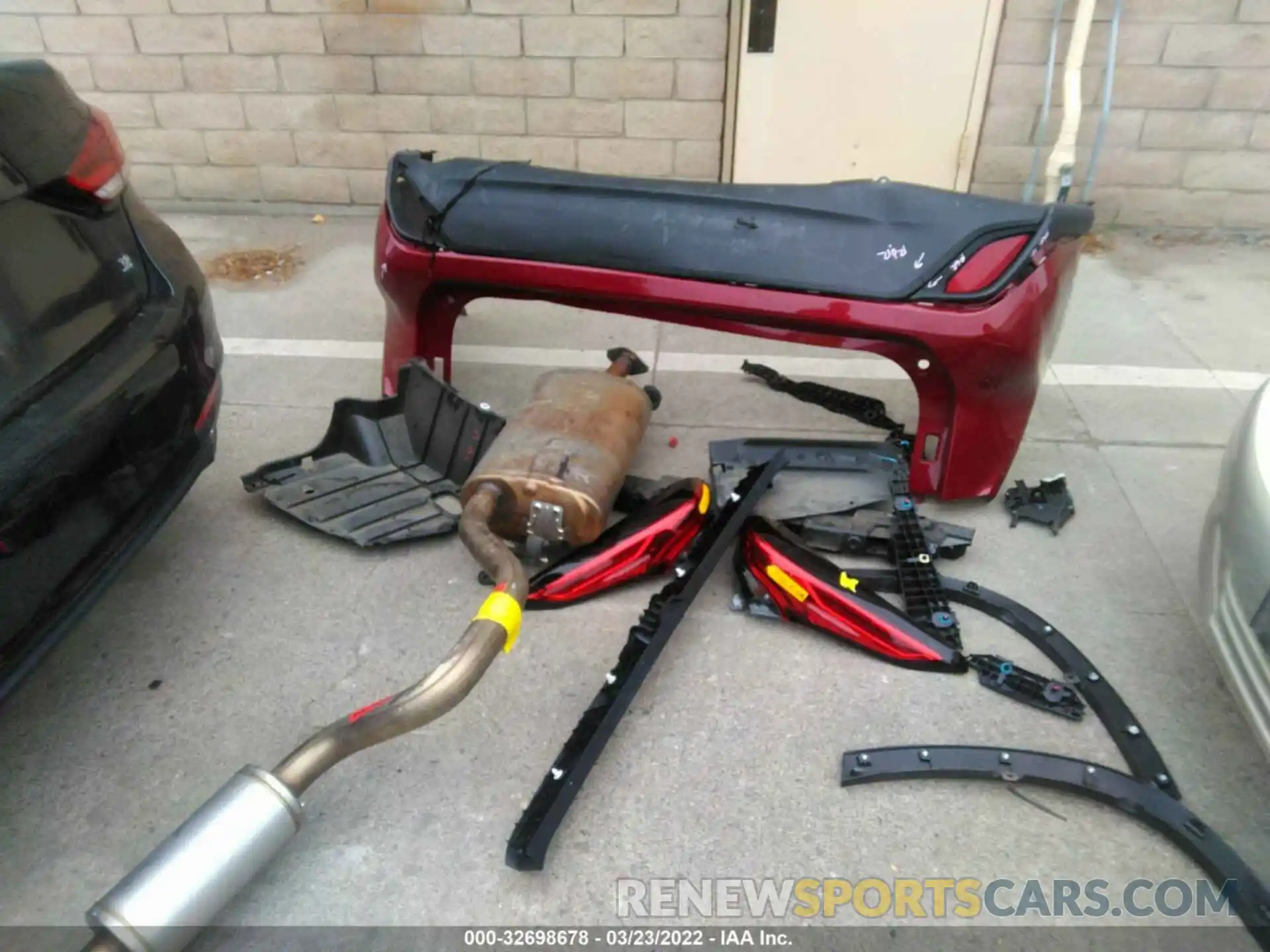 12 Photograph of a damaged car 5TDZZRAH8LS508451 TOYOTA HIGHLANDER 2020