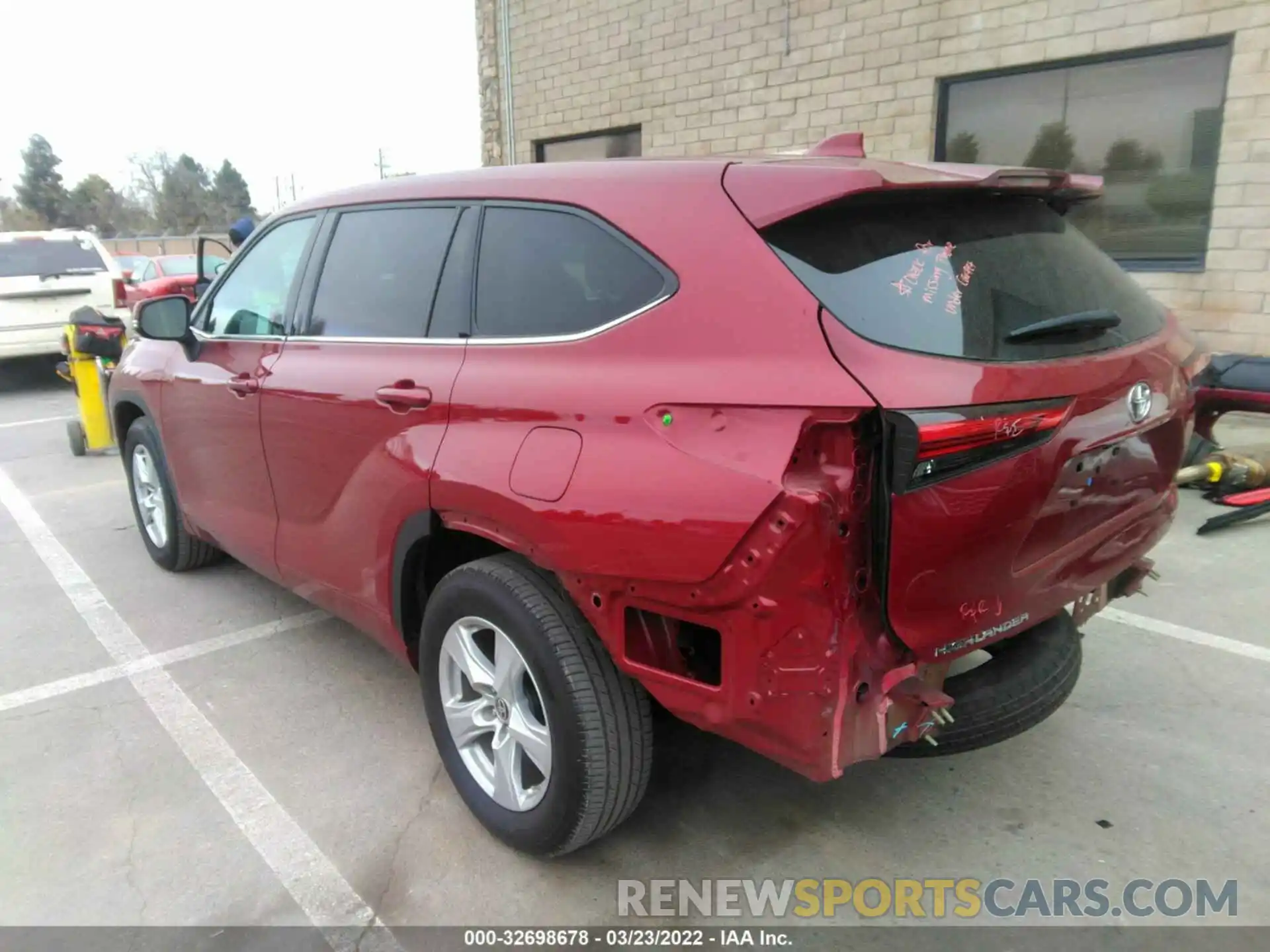 3 Photograph of a damaged car 5TDZZRAH8LS508451 TOYOTA HIGHLANDER 2020