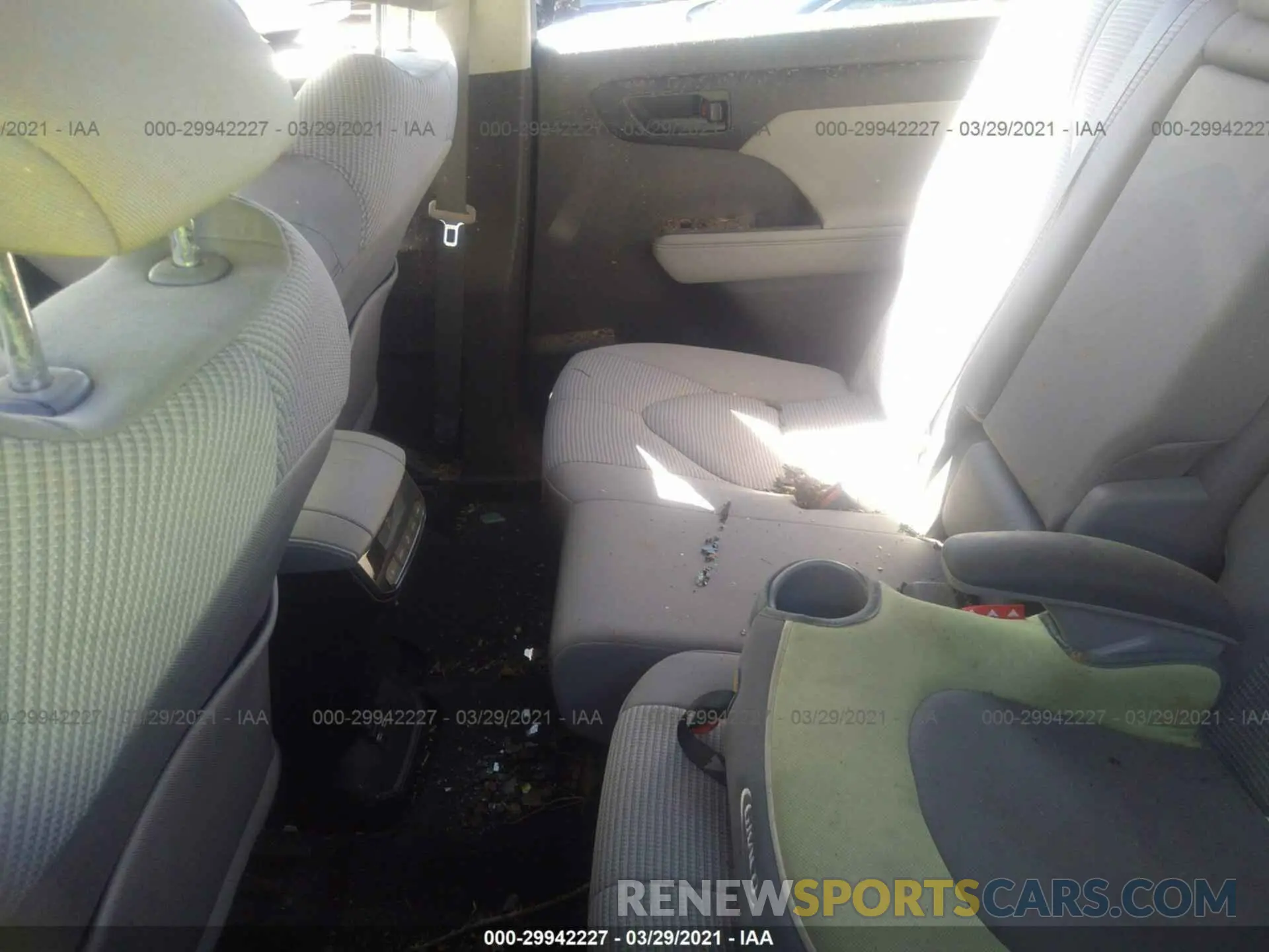 8 Photograph of a damaged car 5TDZZRAH8LS510894 TOYOTA HIGHLANDER 2020
