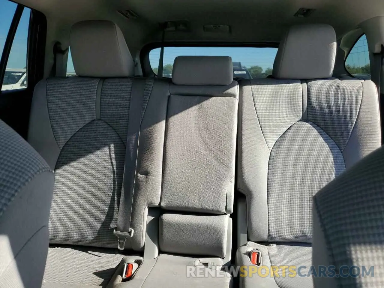 10 Photograph of a damaged car 5TDZZRAH9LS018617 TOYOTA HIGHLANDER 2020