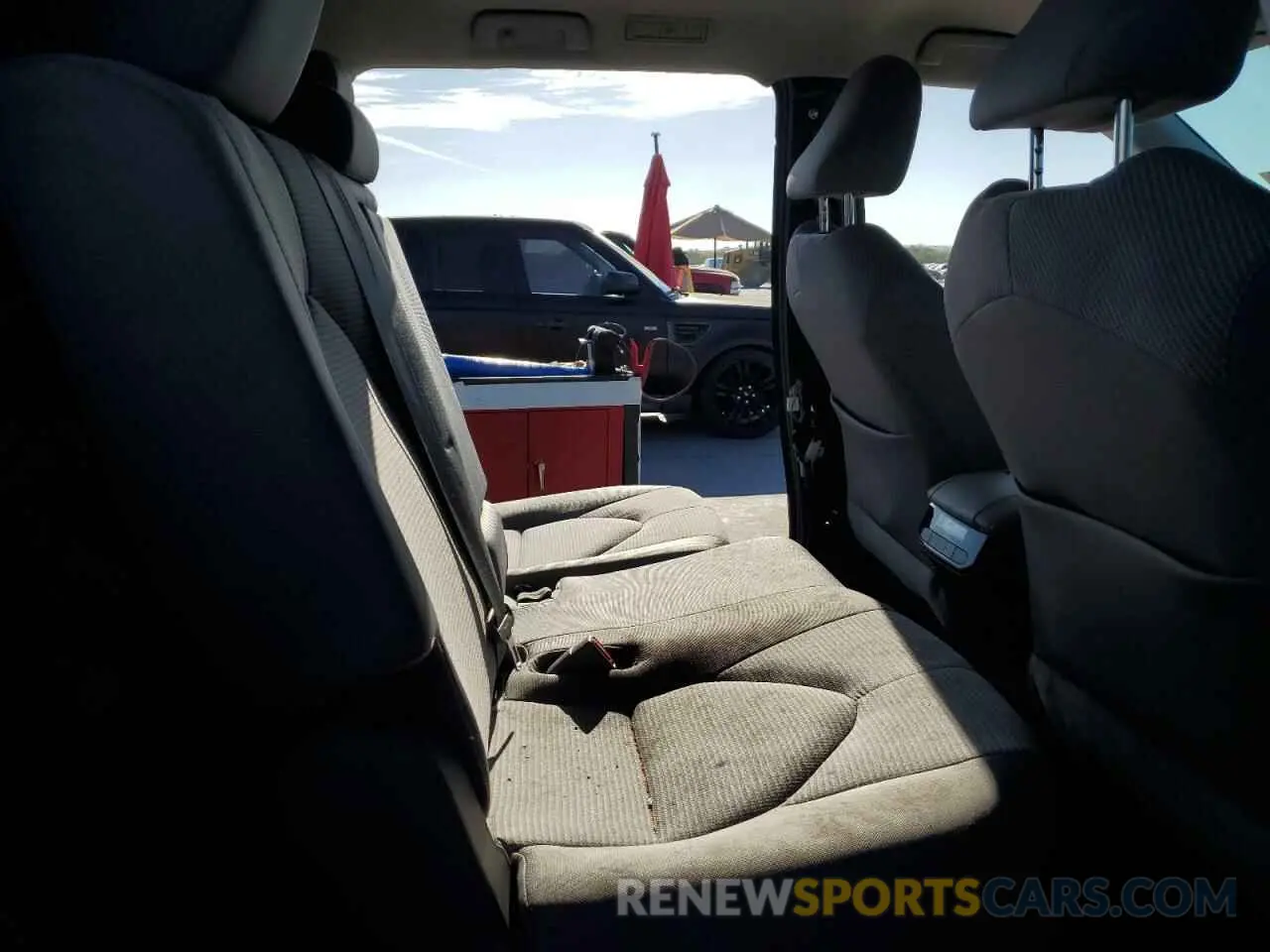 11 Photograph of a damaged car 5TDZZRAH9LS018617 TOYOTA HIGHLANDER 2020