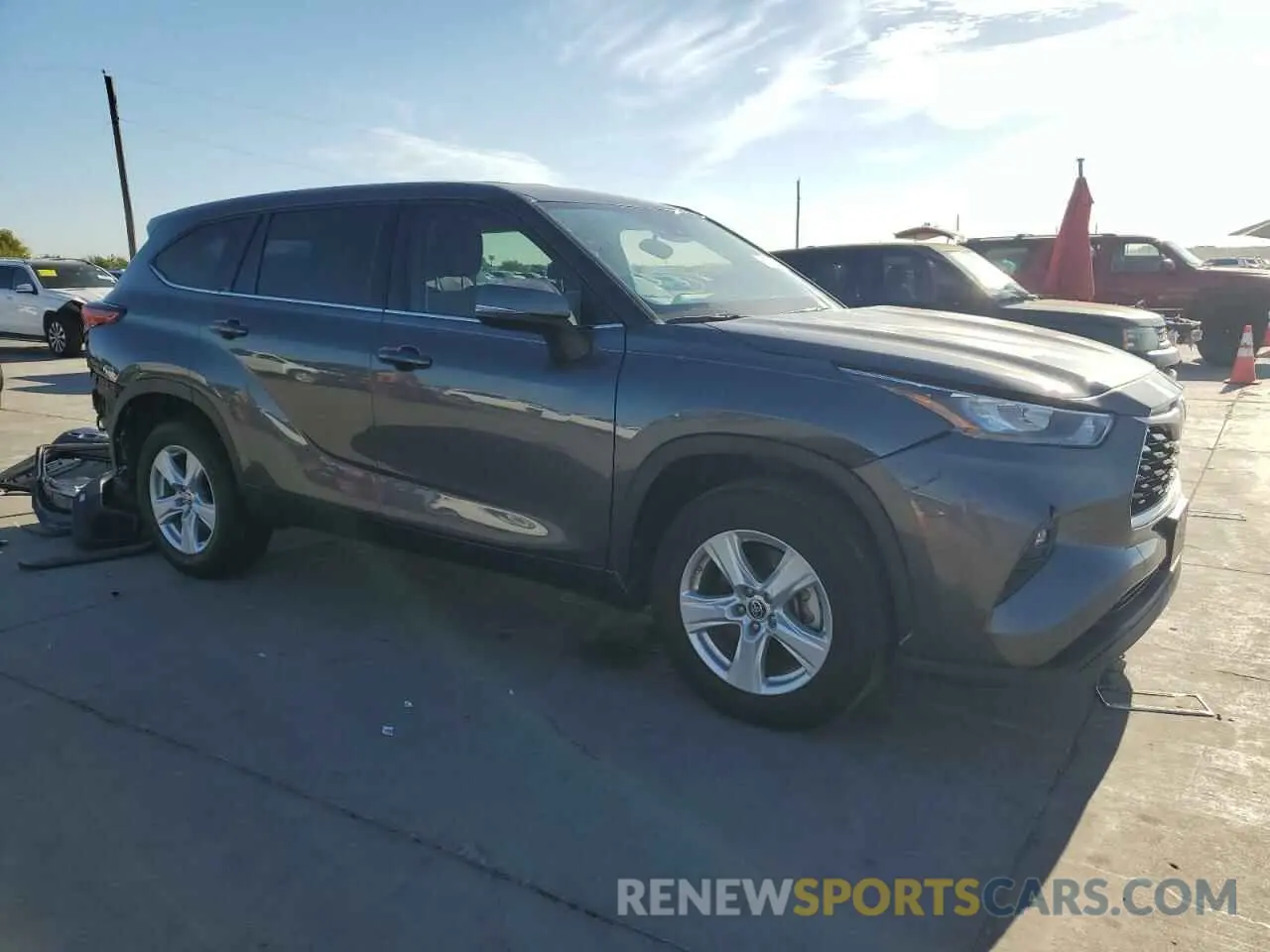 4 Photograph of a damaged car 5TDZZRAH9LS018617 TOYOTA HIGHLANDER 2020