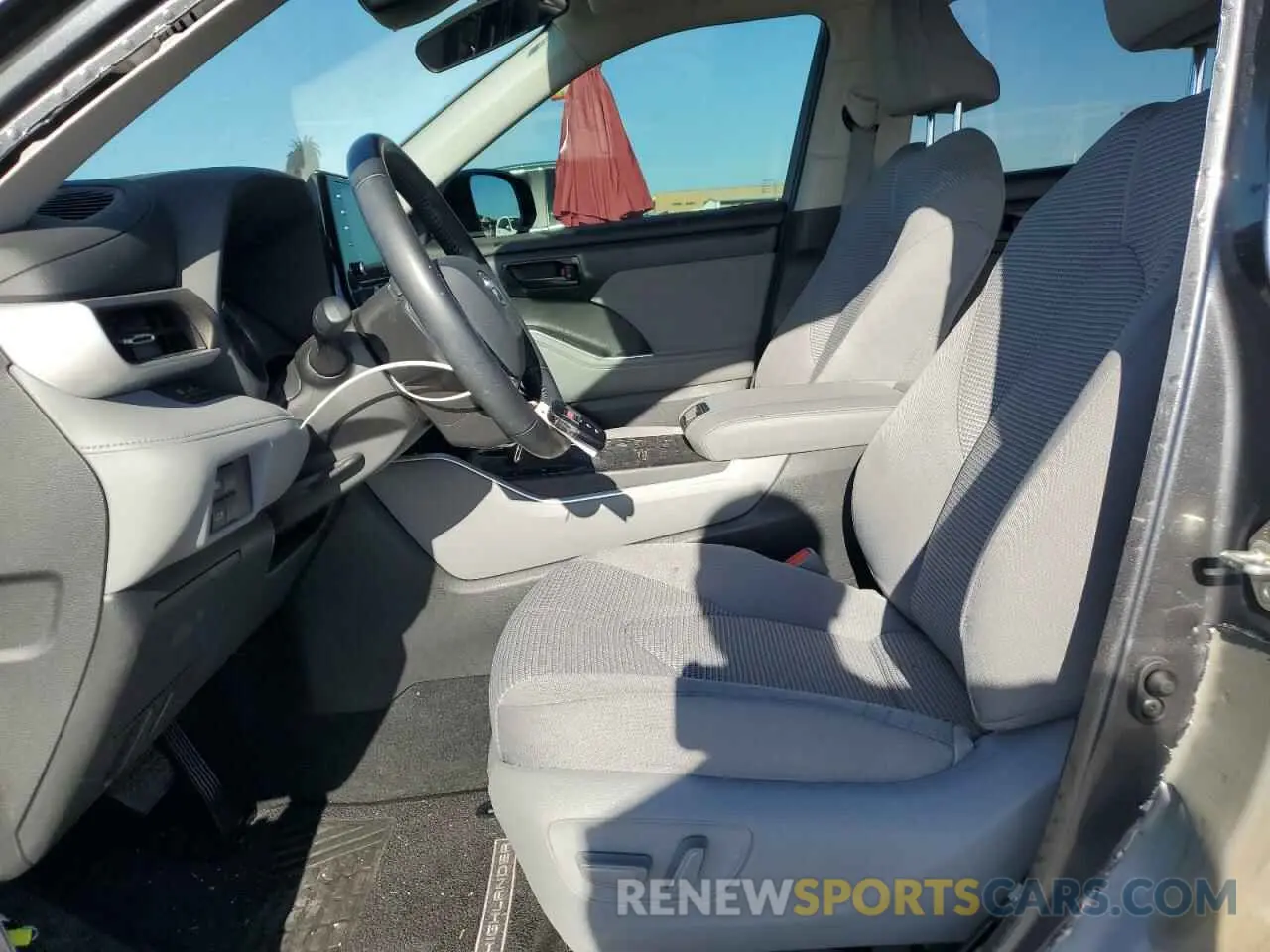 7 Photograph of a damaged car 5TDZZRAH9LS018617 TOYOTA HIGHLANDER 2020