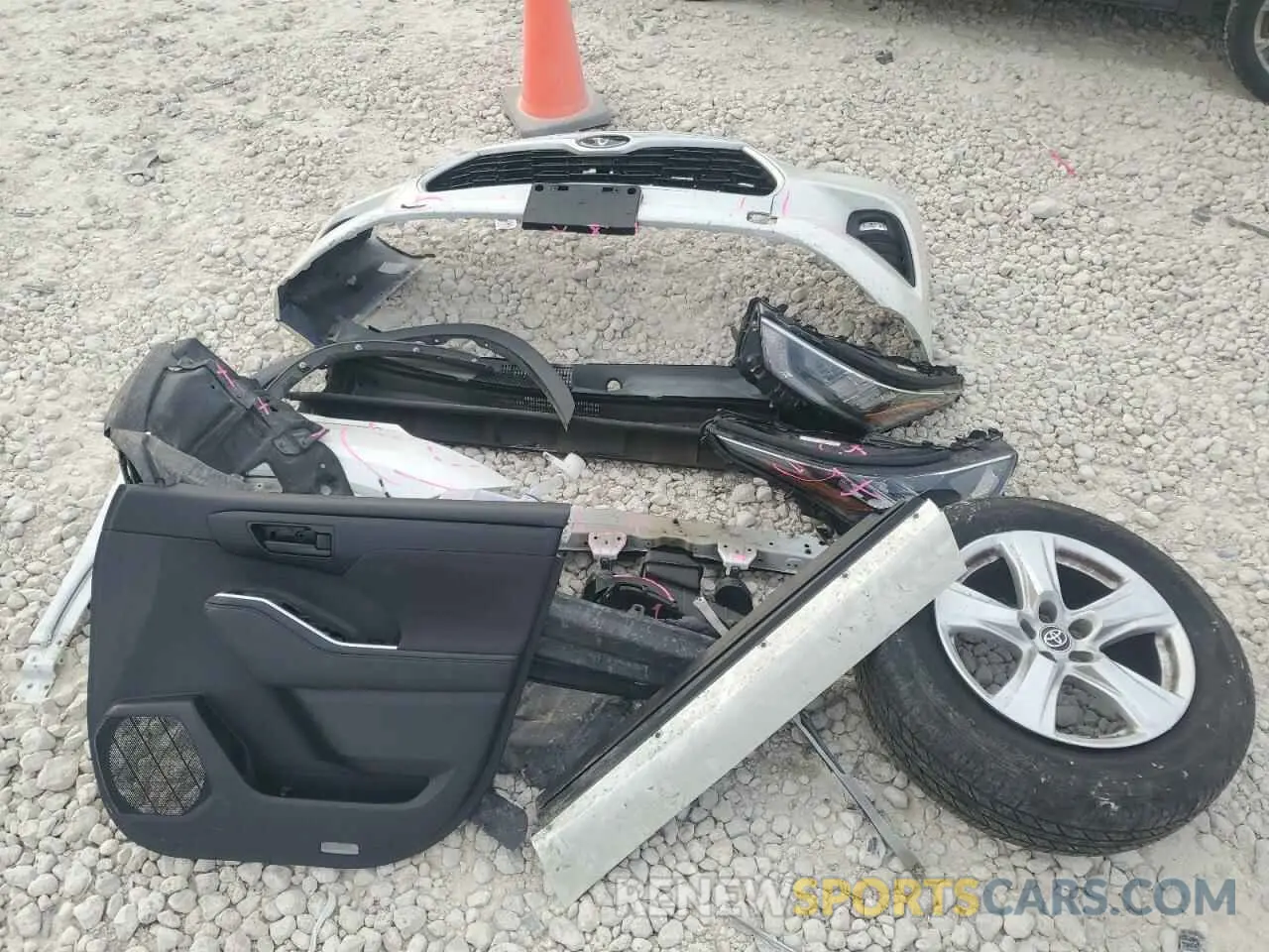 13 Photograph of a damaged car 5TDZZRAHXLS027648 TOYOTA HIGHLANDER 2020