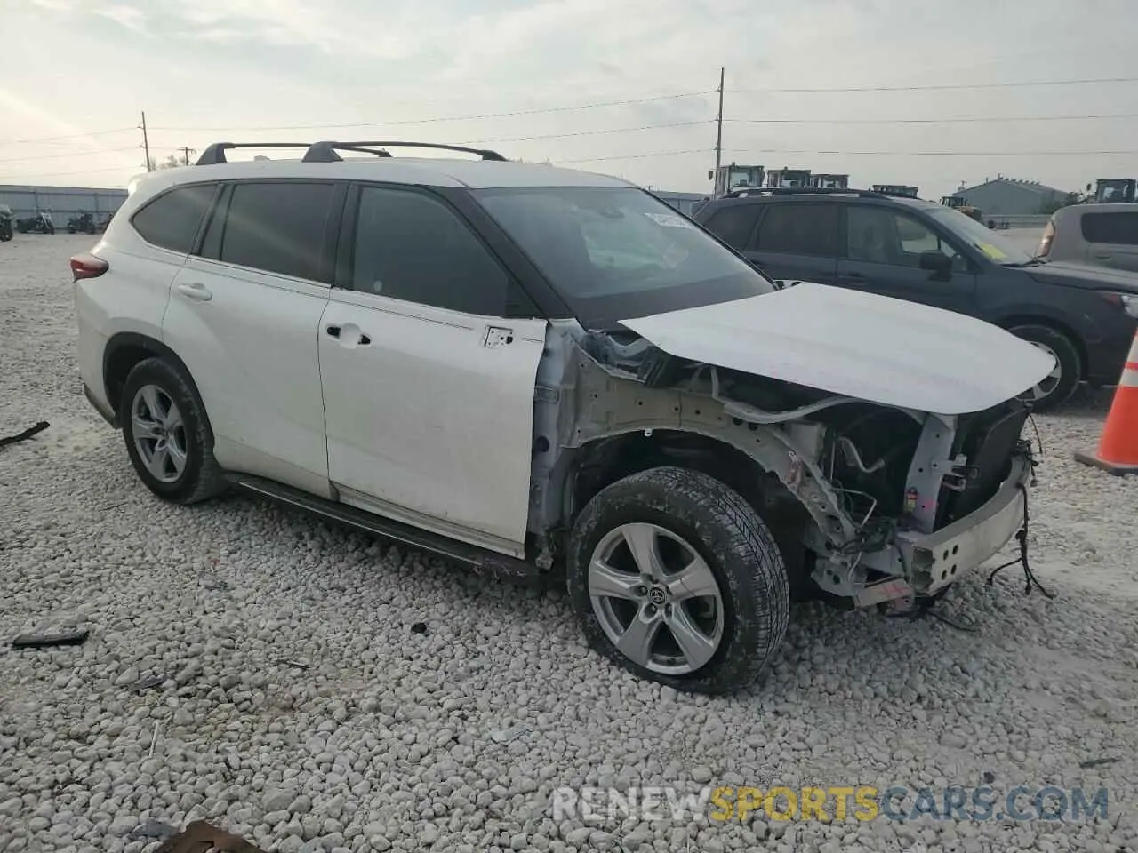 4 Photograph of a damaged car 5TDZZRAHXLS027648 TOYOTA HIGHLANDER 2020