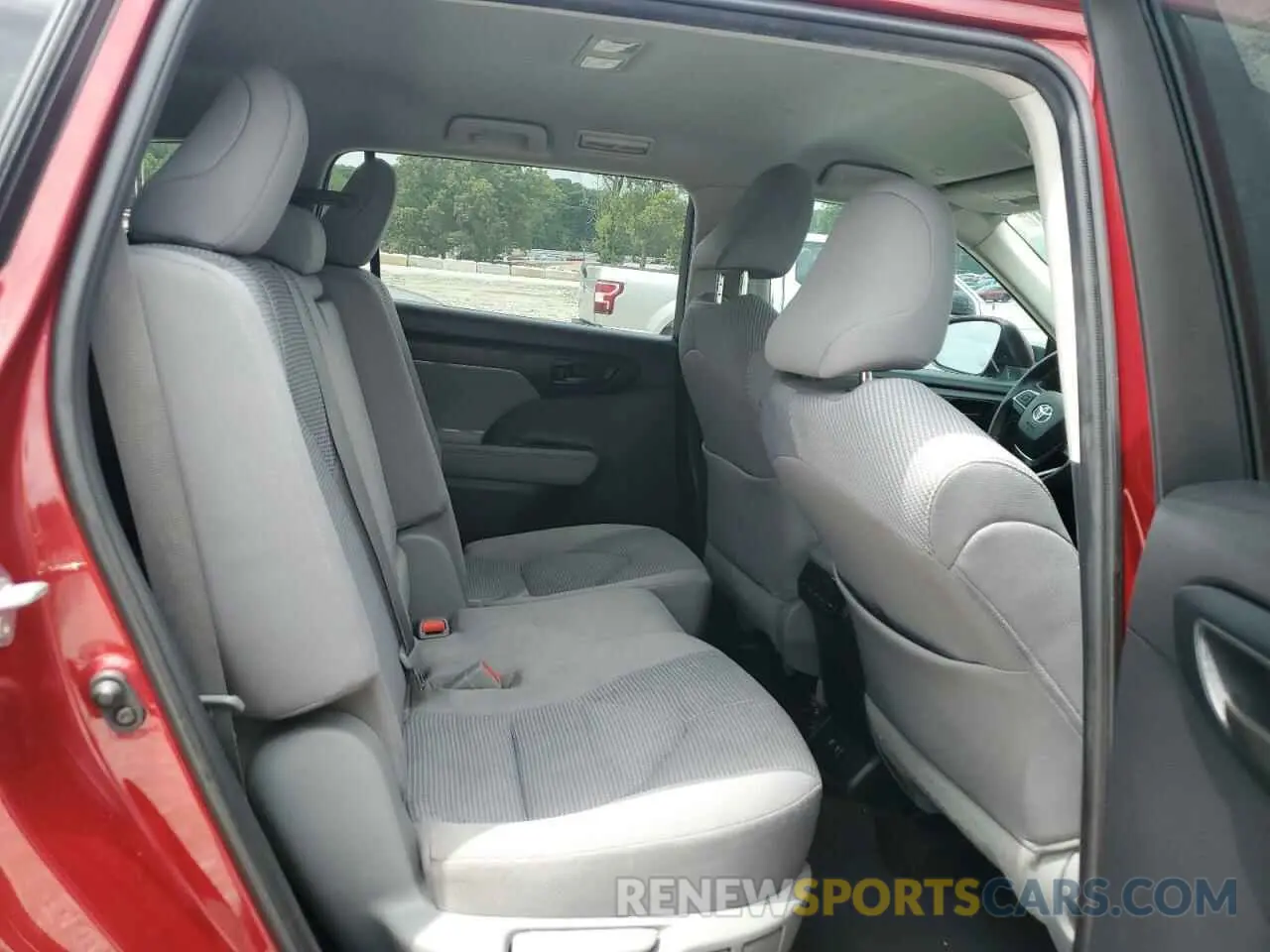 11 Photograph of a damaged car 5TDZZRAHXLS505907 TOYOTA HIGHLANDER 2020
