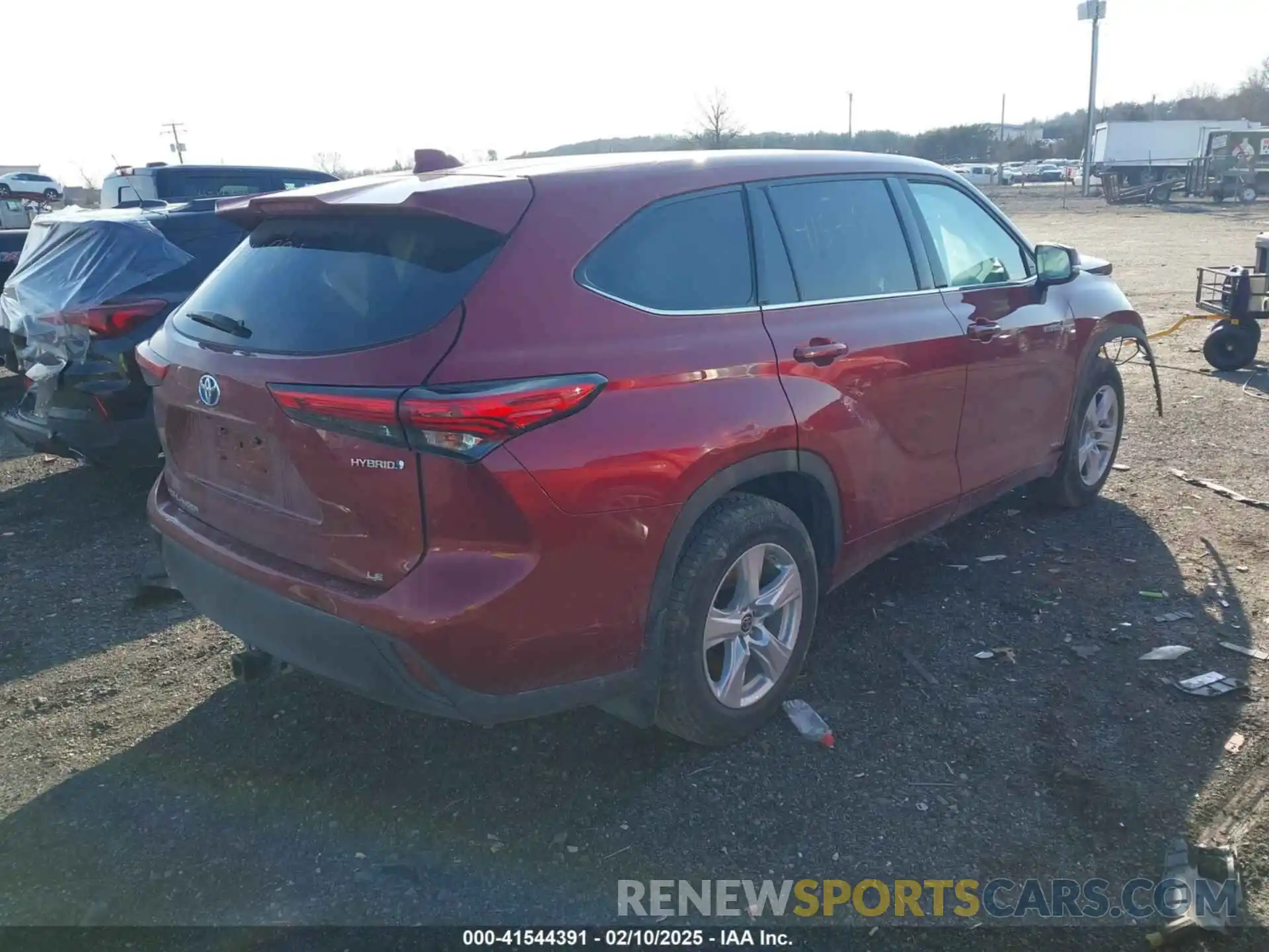 4 Photograph of a damaged car 5TDBBRCH0MS034628 TOYOTA HIGHLANDER 2021