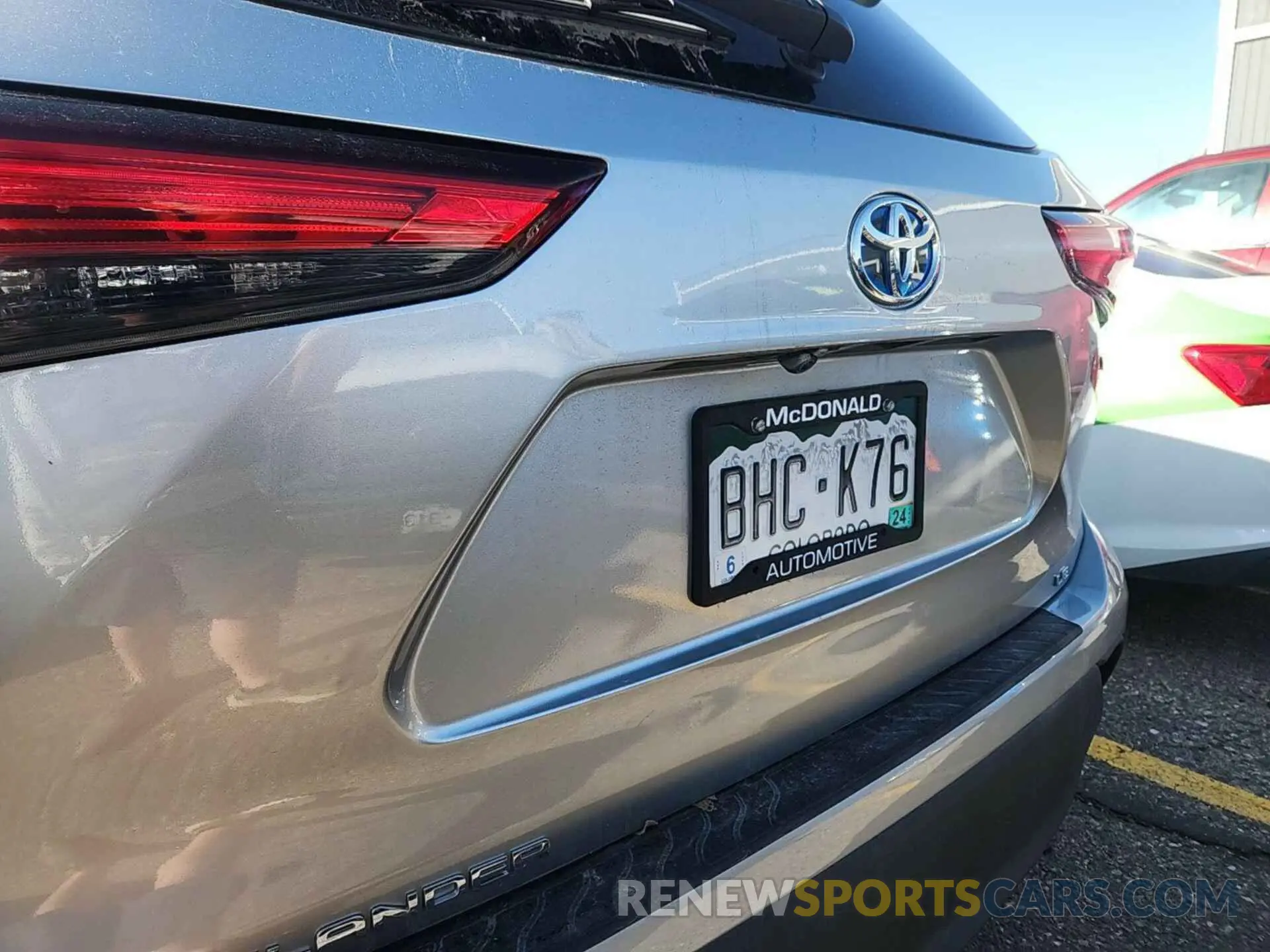 19 Photograph of a damaged car 5TDBBRCH0MS528021 TOYOTA HIGHLANDER 2021