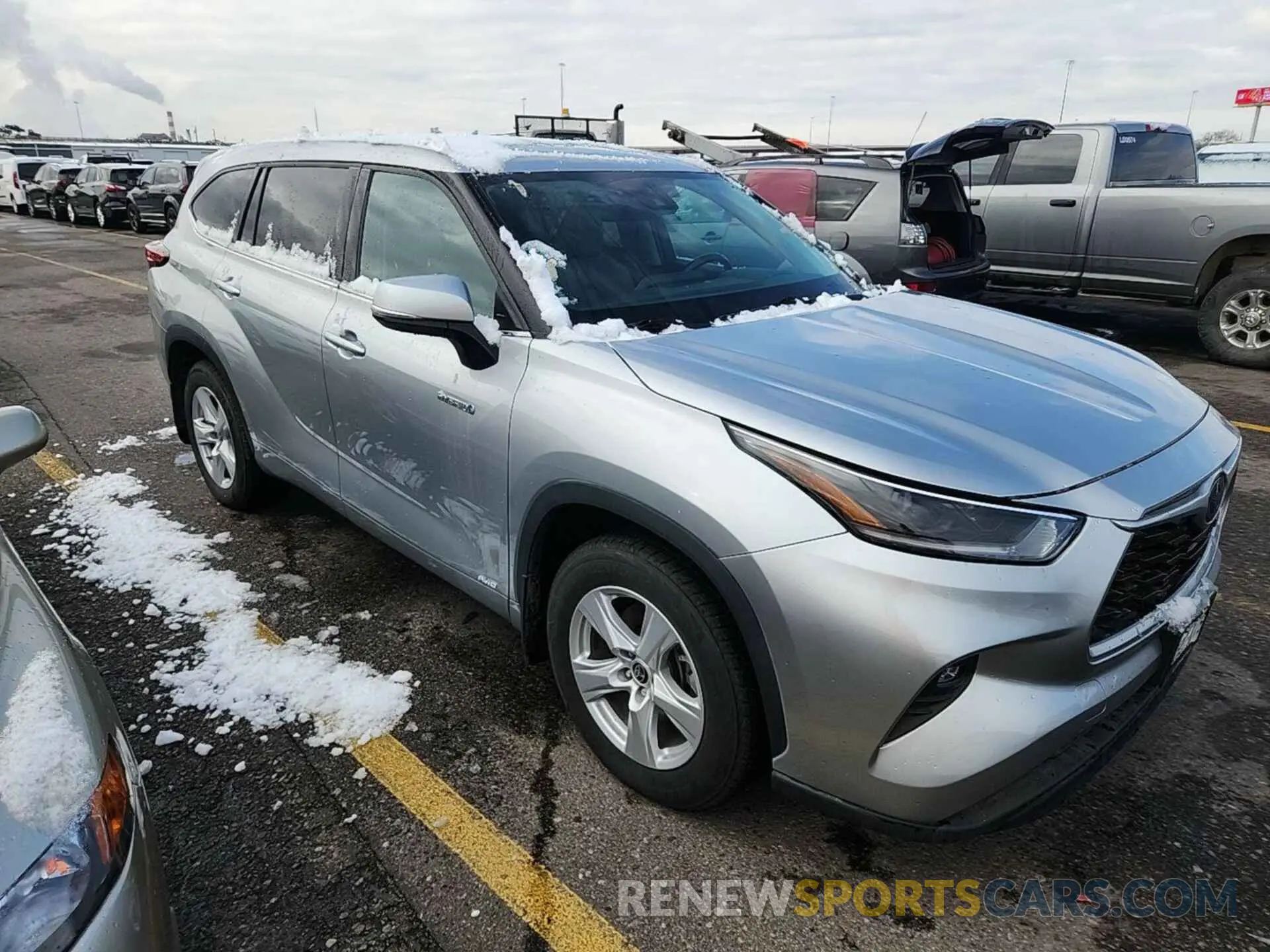28 Photograph of a damaged car 5TDBBRCH0MS528021 TOYOTA HIGHLANDER 2021