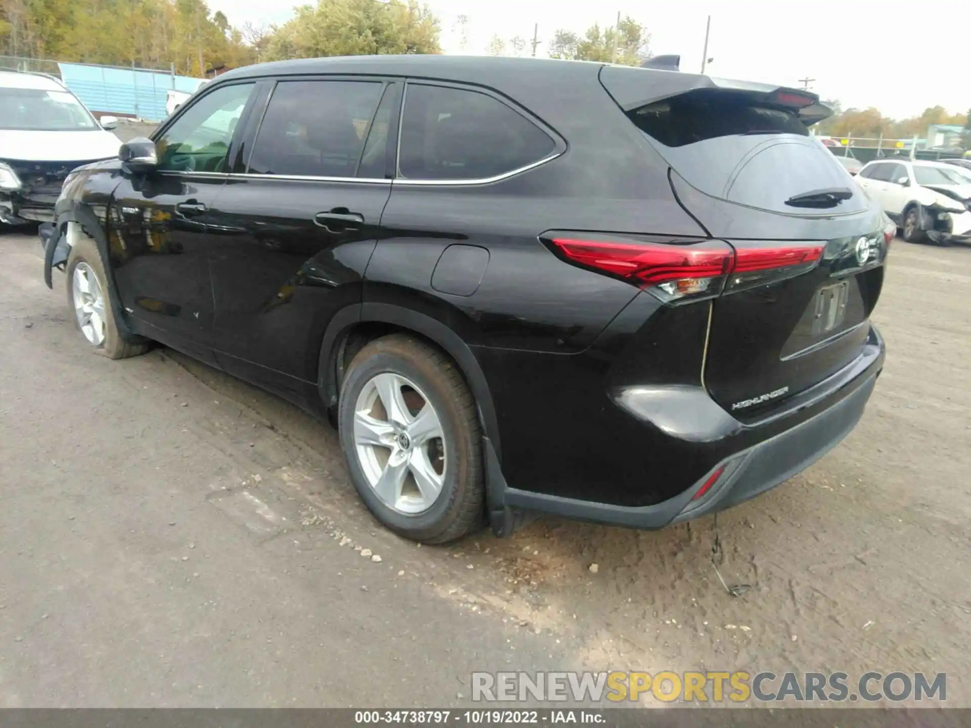 3 Photograph of a damaged car 5TDBBRCH2MS033092 TOYOTA HIGHLANDER 2021