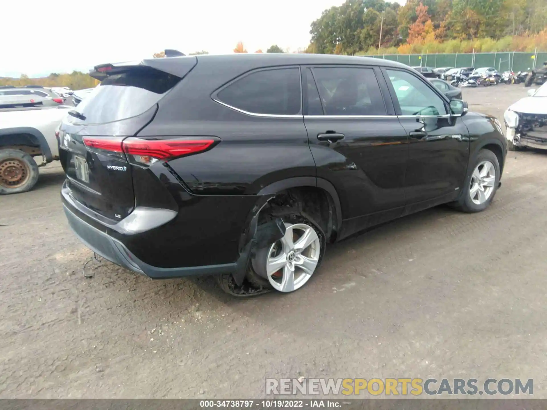 4 Photograph of a damaged car 5TDBBRCH2MS033092 TOYOTA HIGHLANDER 2021