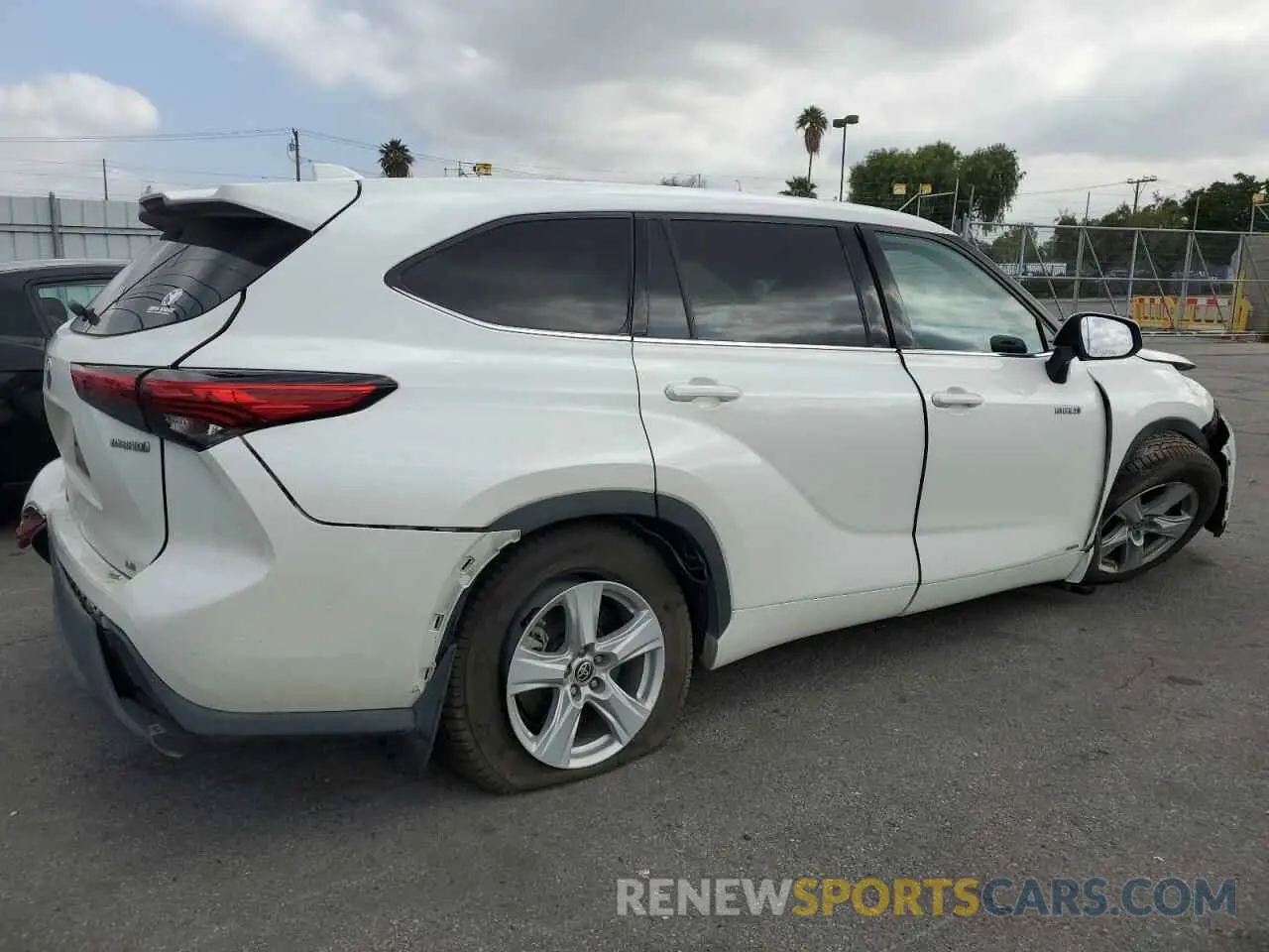 3 Photograph of a damaged car 5TDBBRCH2MS520387 TOYOTA HIGHLANDER 2021