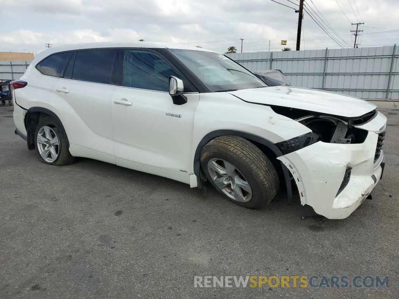 4 Photograph of a damaged car 5TDBBRCH2MS520387 TOYOTA HIGHLANDER 2021
