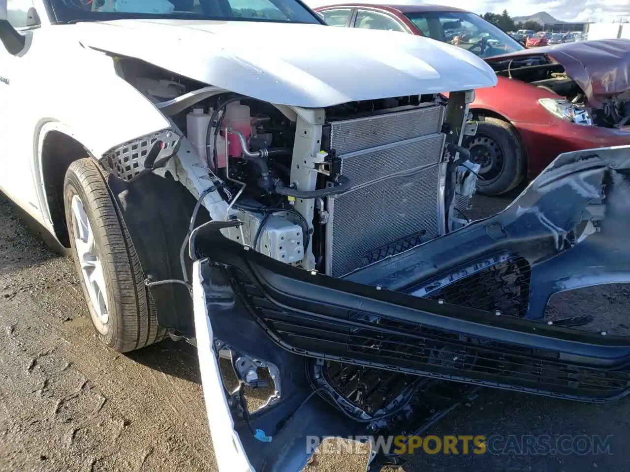 9 Photograph of a damaged car 5TDBBRCH2MS529767 TOYOTA HIGHLANDER 2021