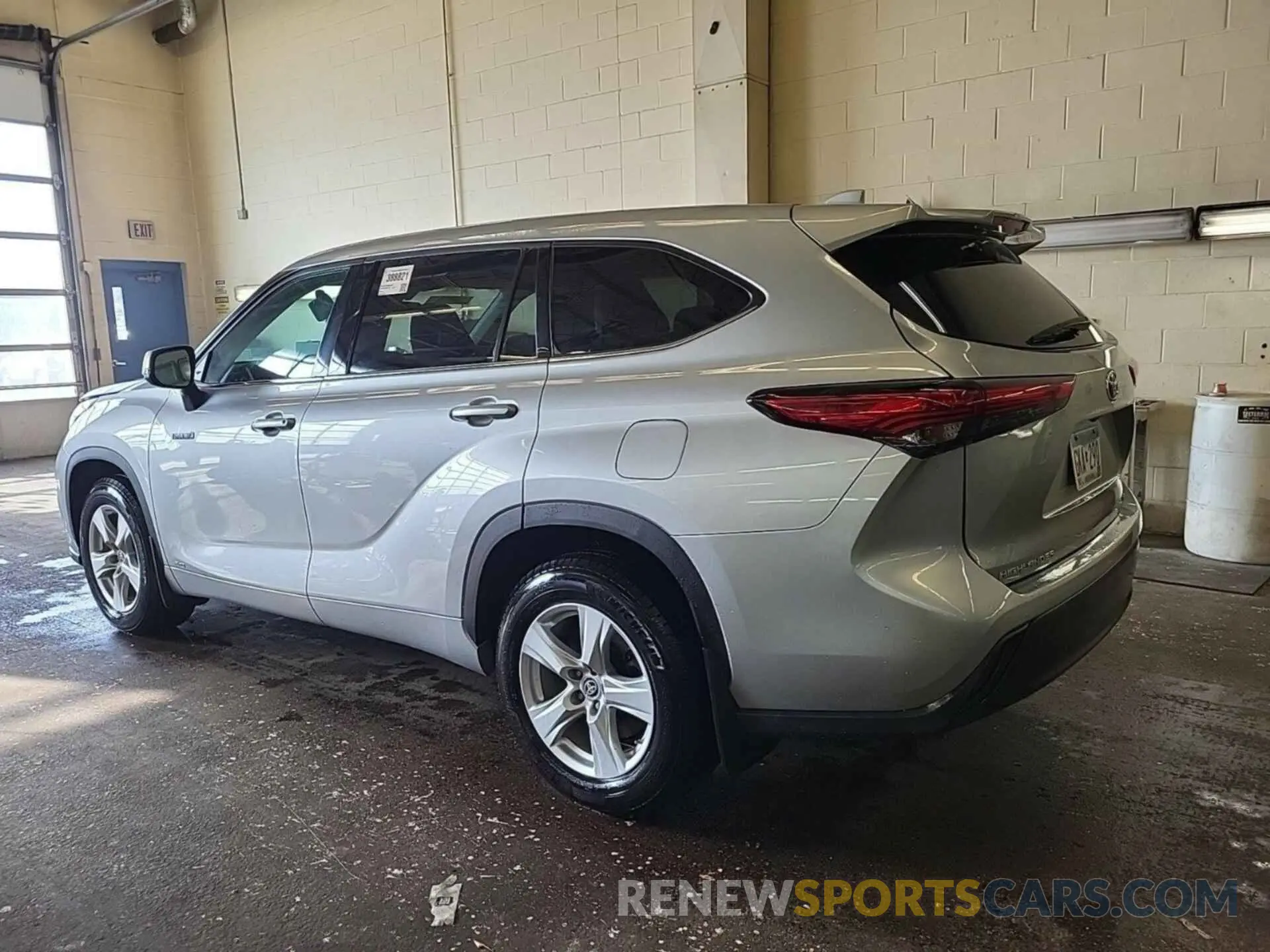 7 Photograph of a damaged car 5TDBBRCH3MS051102 TOYOTA HIGHLANDER 2021