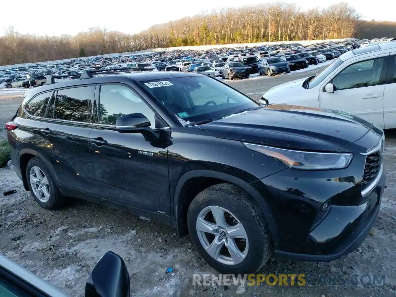 4 Photograph of a damaged car 5TDBBRCH3MS518051 TOYOTA HIGHLANDER 2021